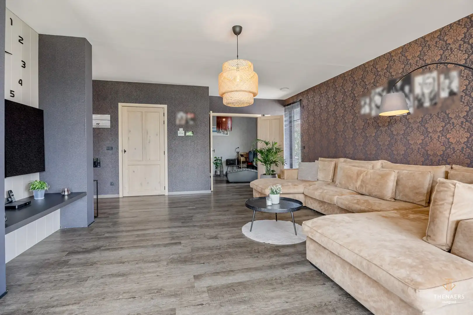 Exclusieve en bijzonder energiezuinige woning met 332 m² woonoppervlakte, vier autostaanplaatsen en verwarmd zwembad. foto 8