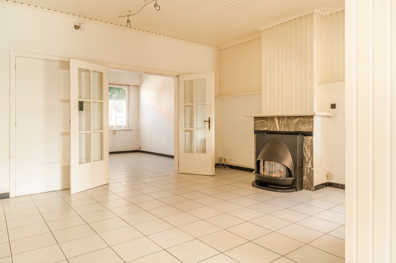 Ruime te renoveren woning met tuin in Kruibeke foto 3