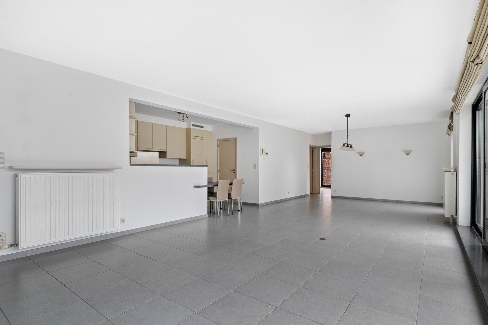 Lichtrijk en energiezuinig appartement met garage en terras. foto 5