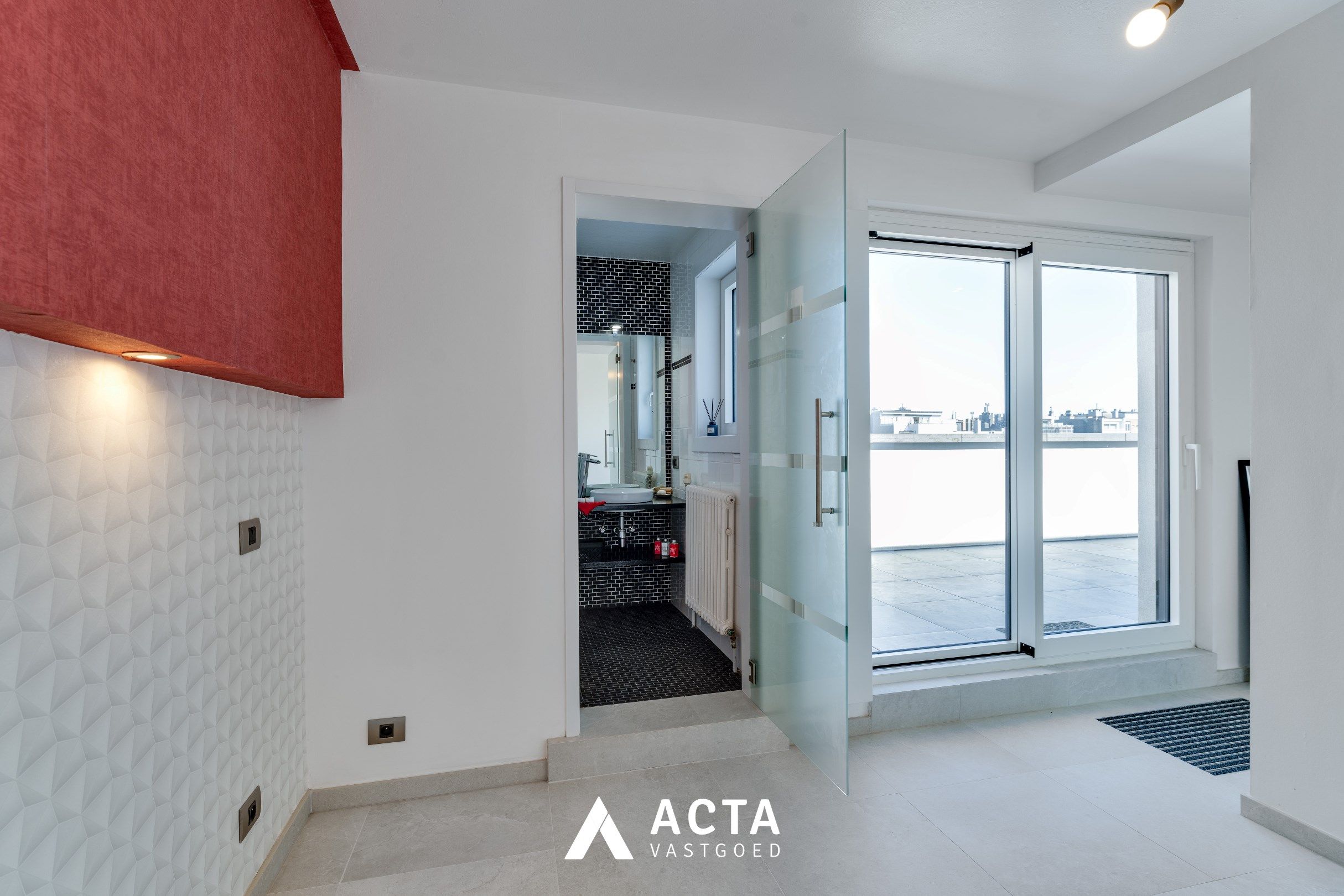 Gerenoveerde penthouse met drie slaapkamers aan het Leopoldpark foto 19