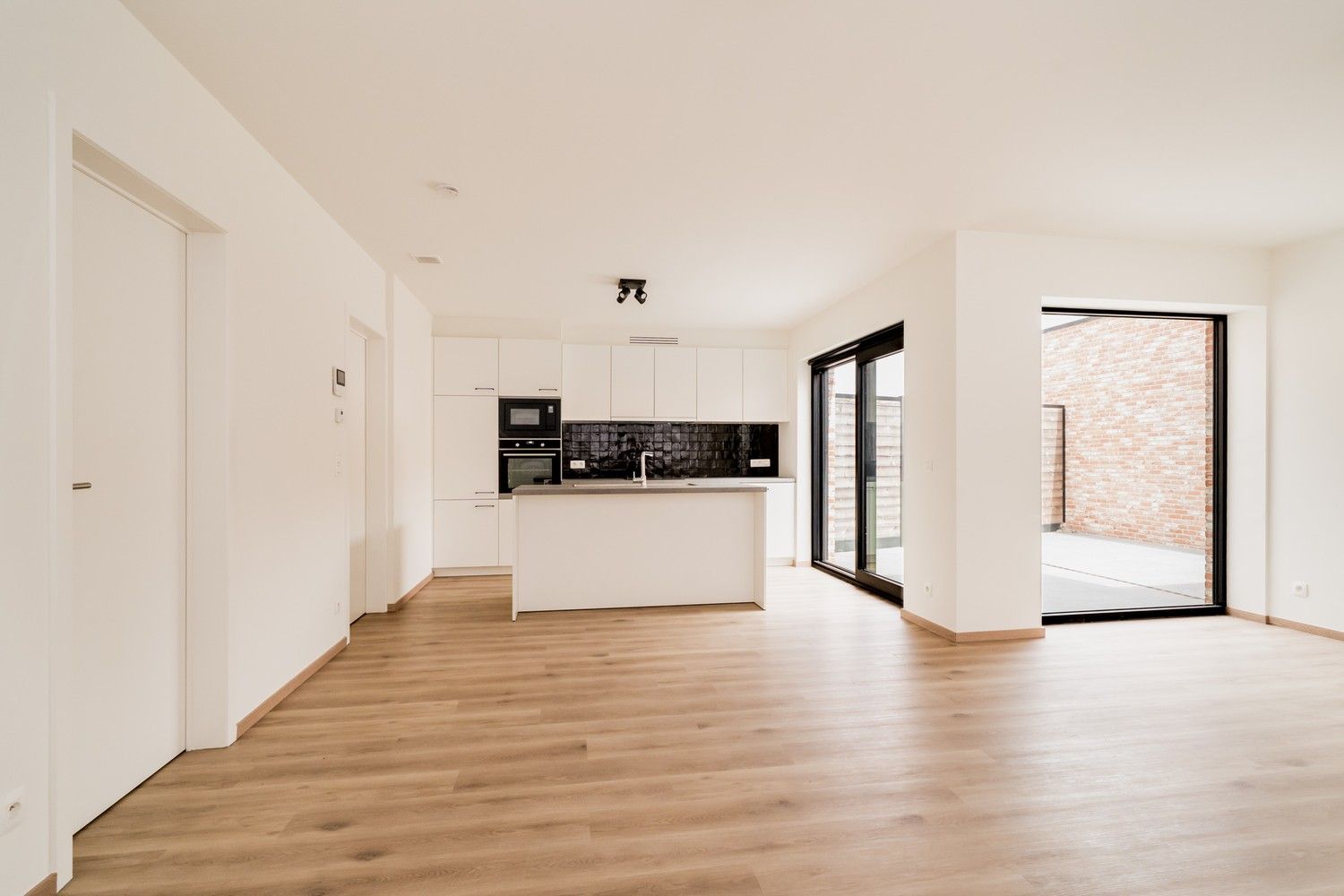 Nieuwbouw gelijkvloers appartement met mooie afwerkingsgraad! foto {{pictureIndex}}