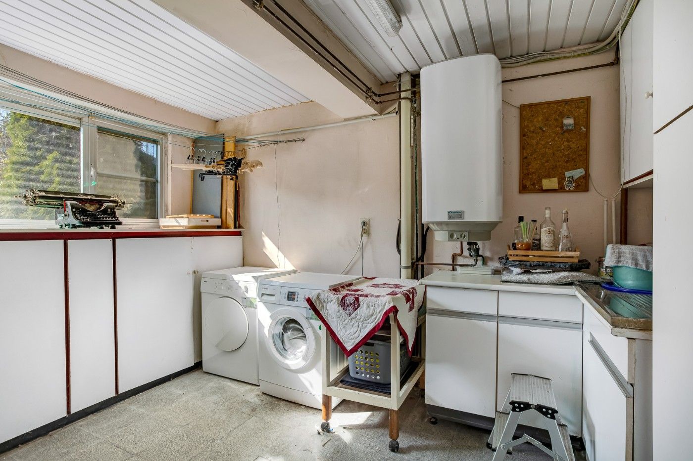 Centraal gelegen, op te frissen woning met 2 à 3 slpk., inpandige garage en tuin foto 17