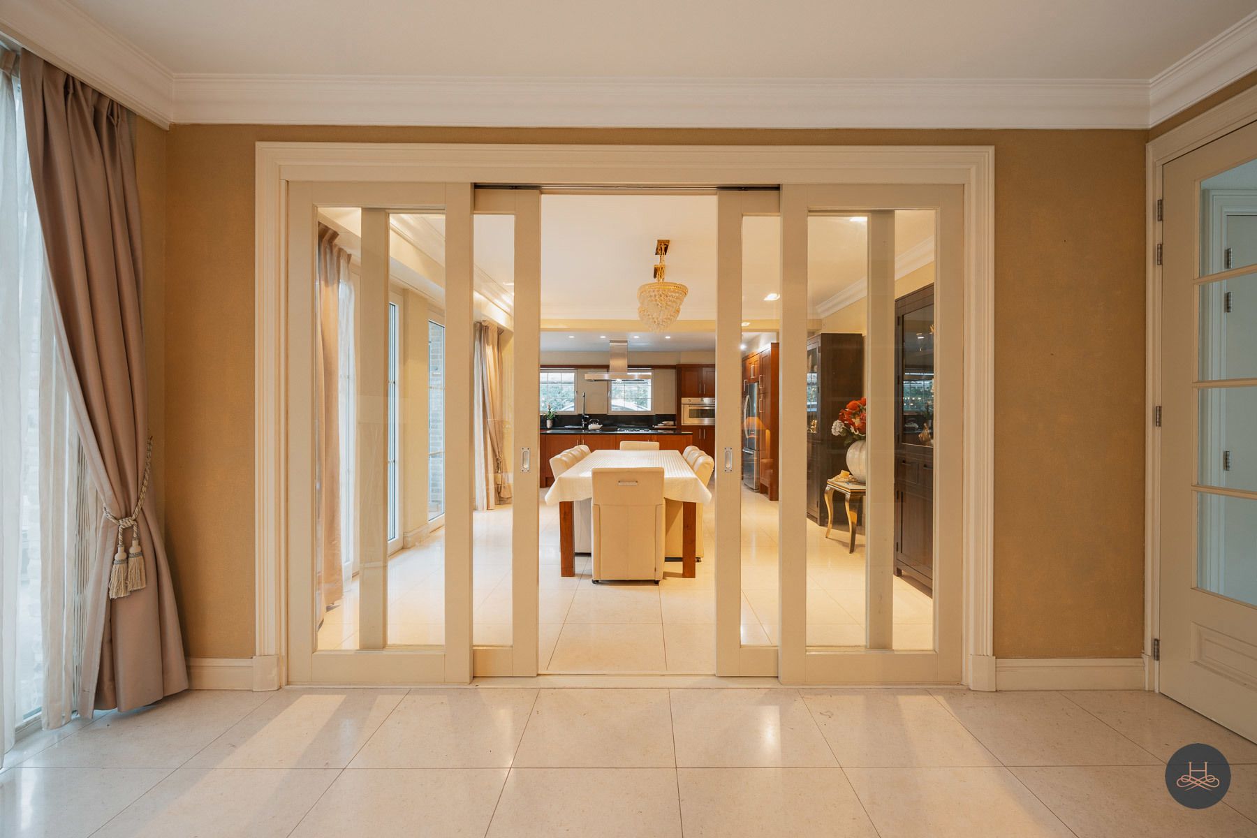 Riante villa op toplocatie in het groen met privé-bos foto 9