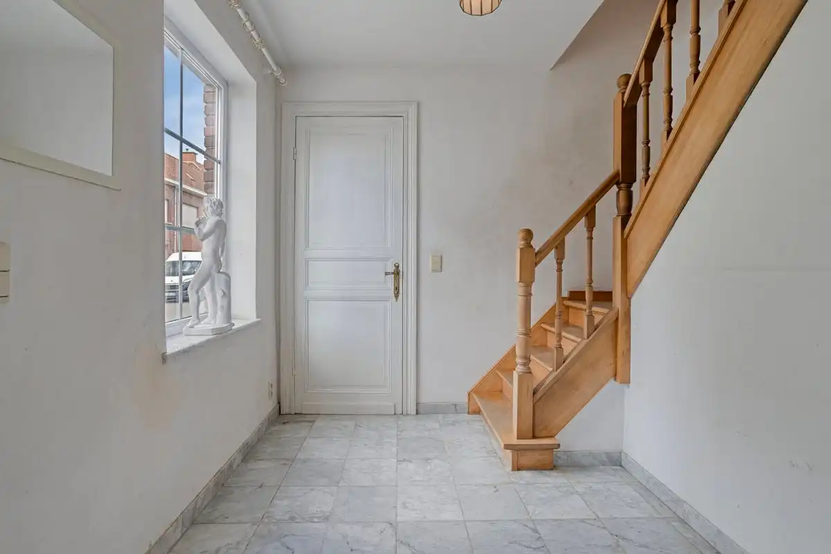 Ruime te renoveren gezinswoning op 588 m² te koop te Heule! foto 9