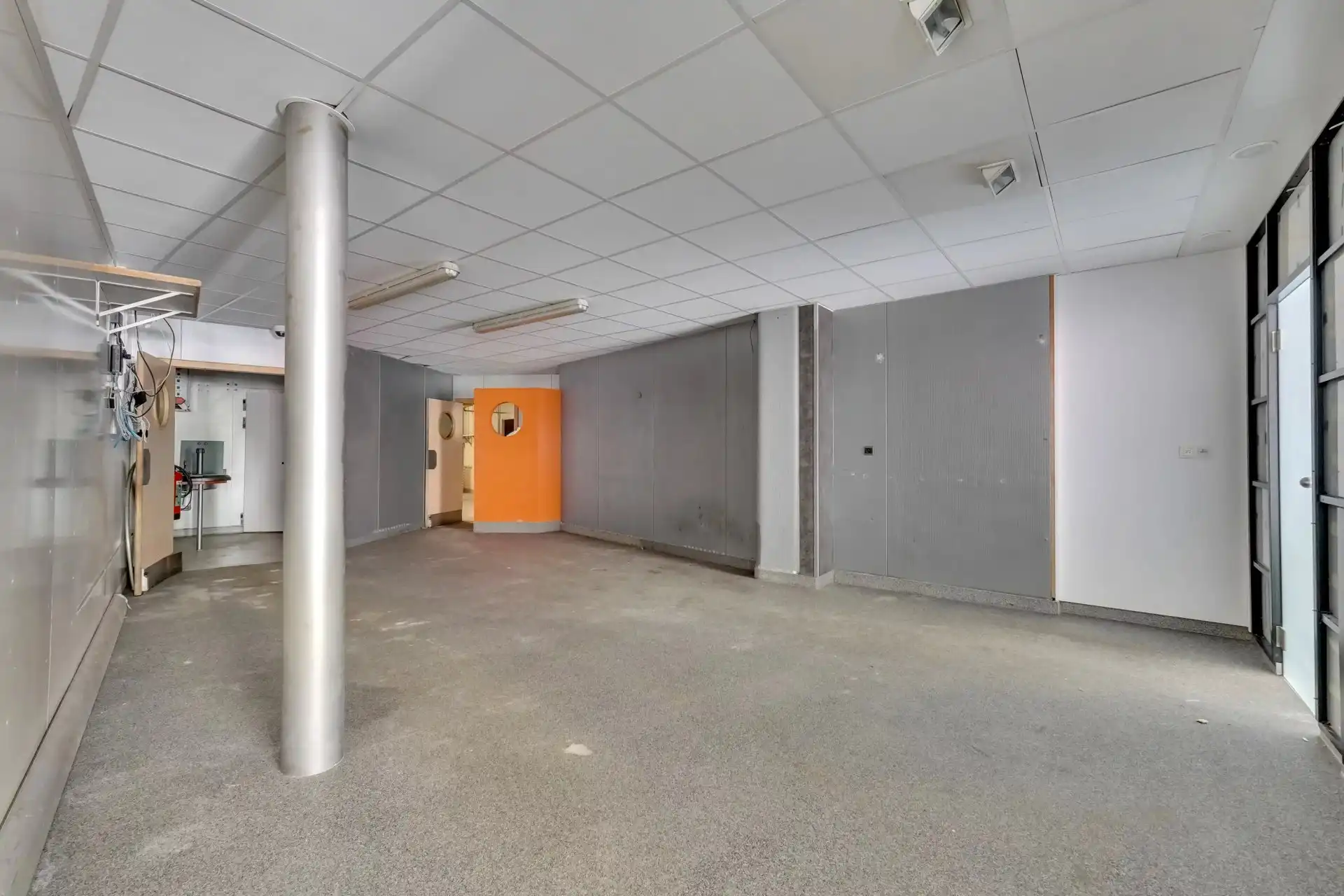 Ruim handelspand op toplocatie foto 7
