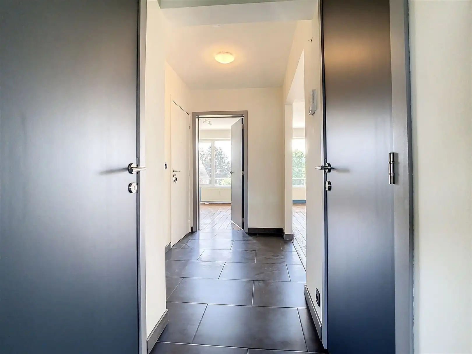 Instapklaar App met 2 slpks, autobox en kelder foto 17