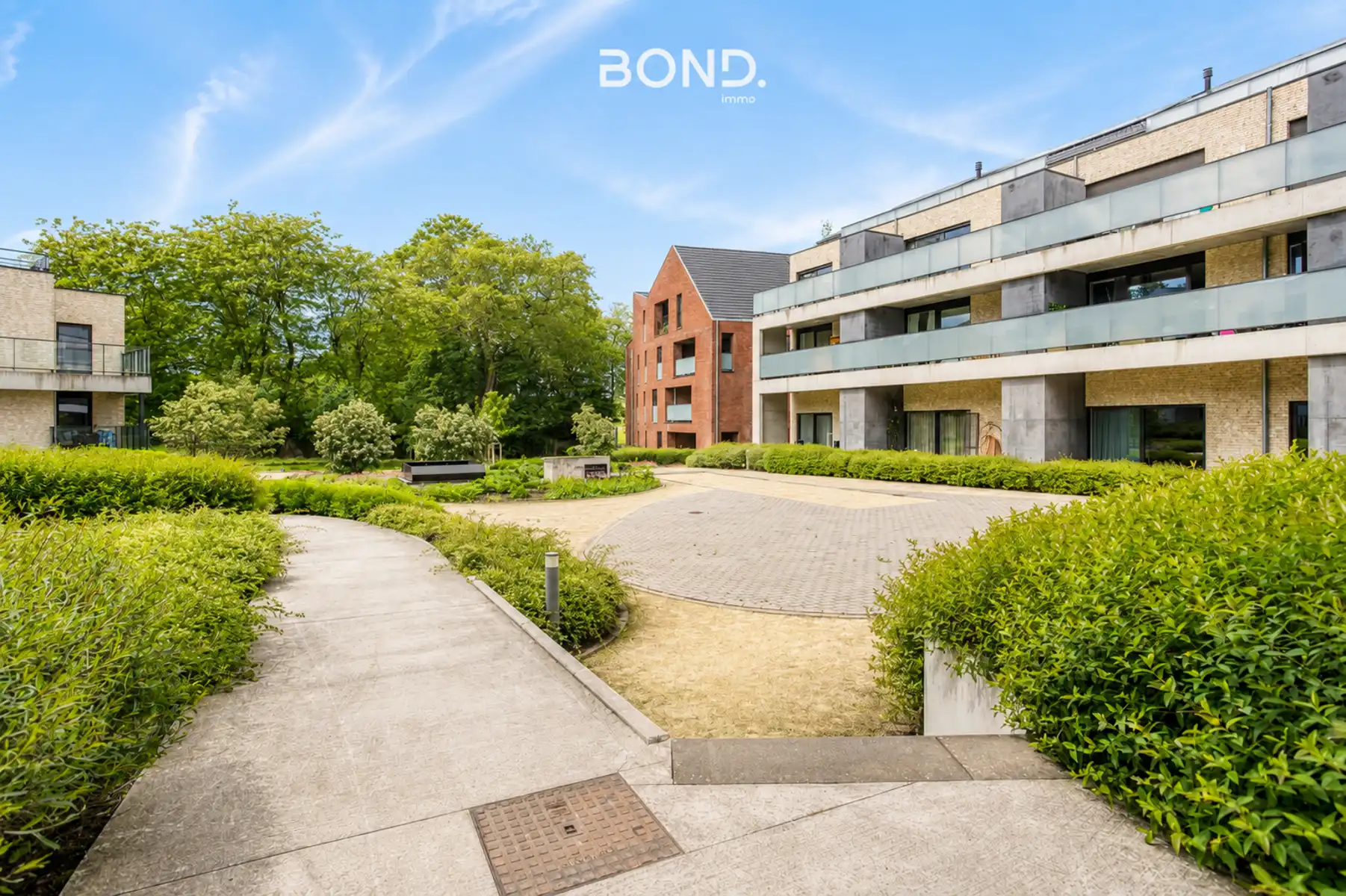 Instapklaar 2-slaapkamer appartement met terras en parking foto 29