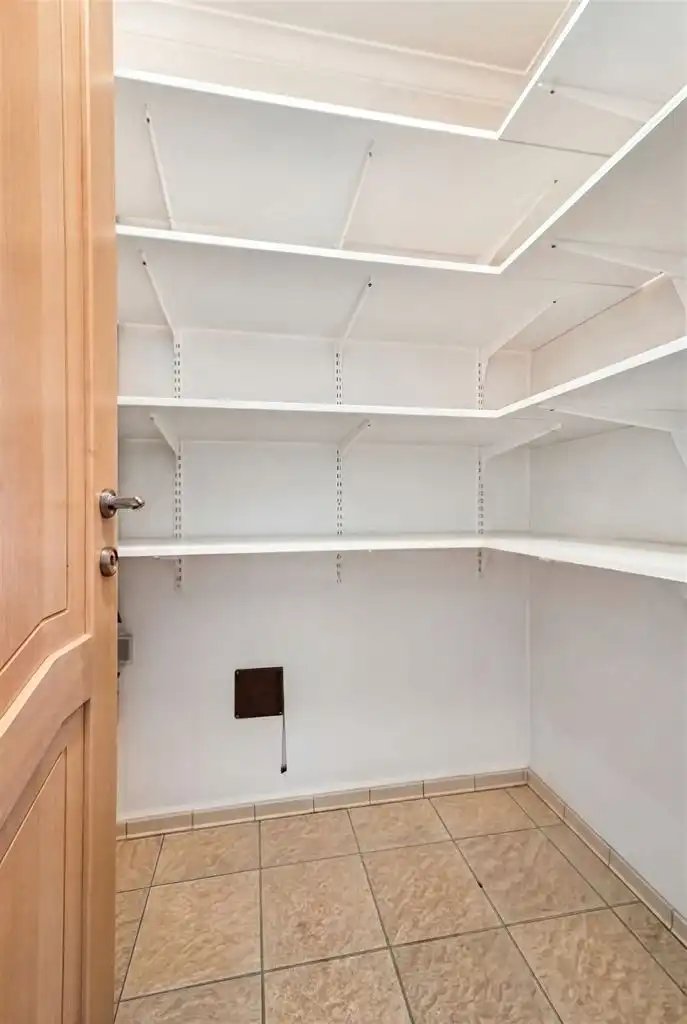 Ruime, vrijstaande woning op een perceel van 965m2 met 3 slaapkamers, inpandige garage en tuin, rustig doch centraal gelegen in Oud-Dilsen. foto 7