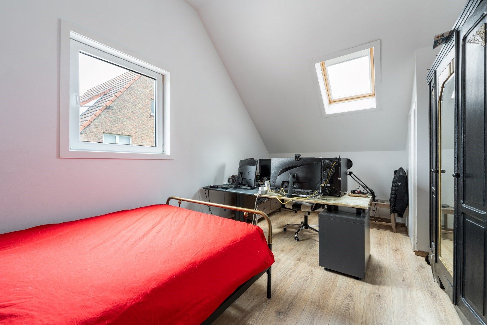 Centraal gelegen woning met 3 slaapkamers en bureel/parktijkruimte foto 11