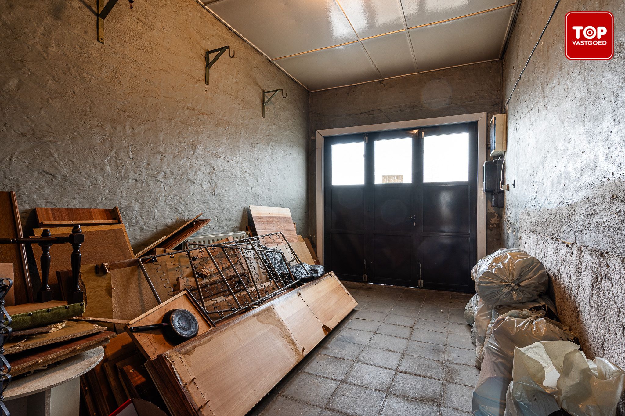 Totaal te renoveren woning met 4 slaapkamers en leuke tuin. foto 20