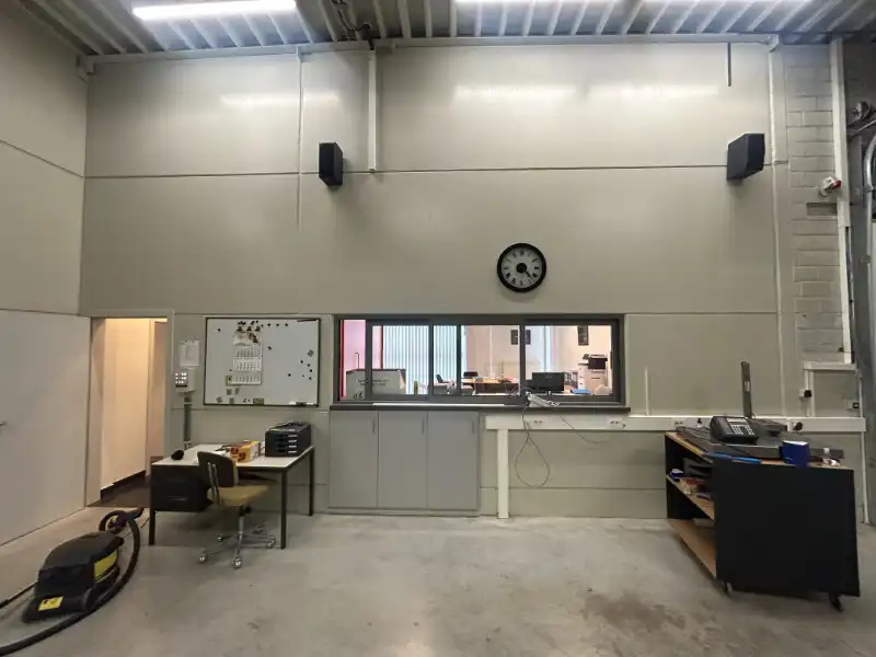 Instapklare KMO-unit met magazijn, kantoor & parking foto 6