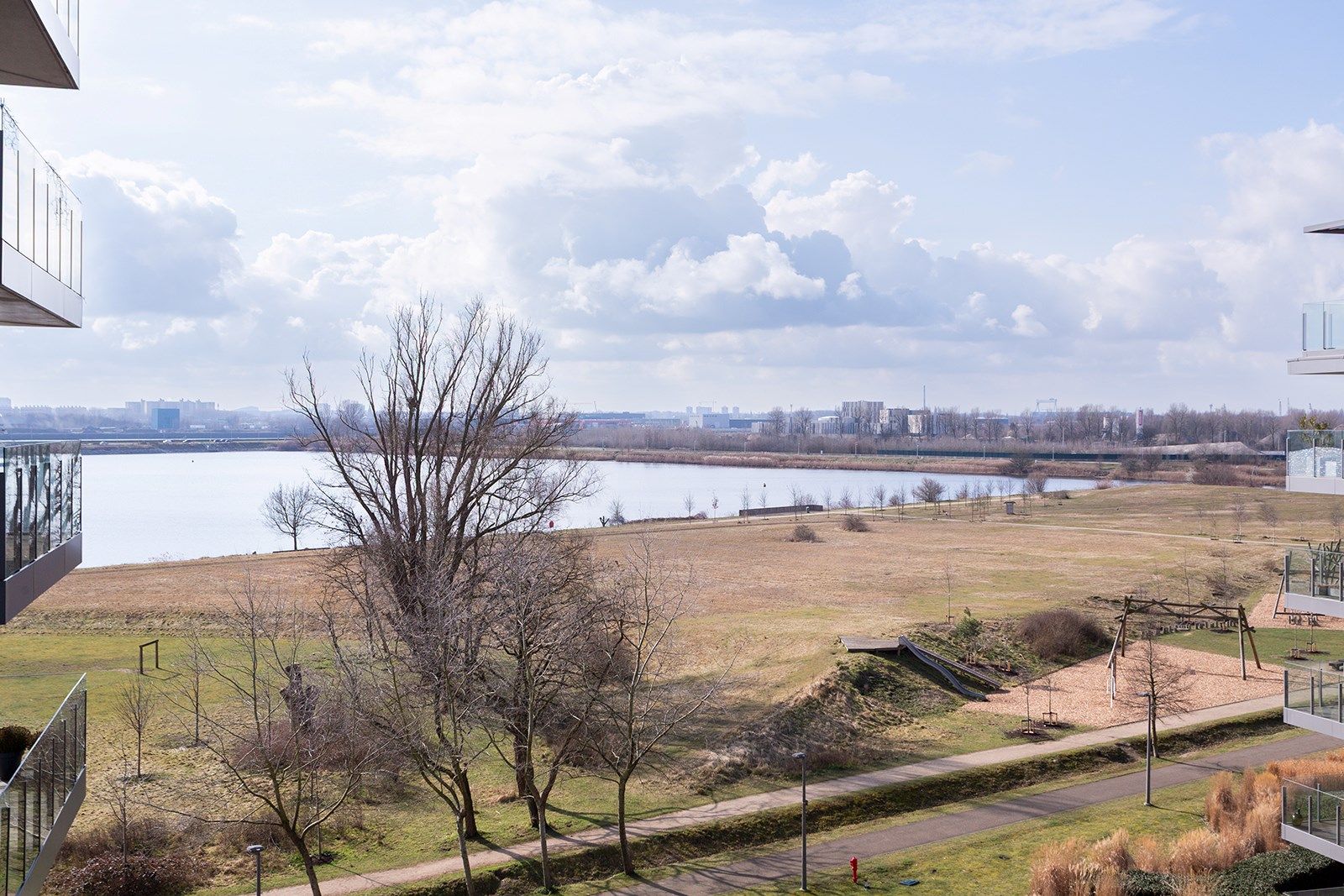 Zeer ruim, luxueus en lichtrijk appartement met 2 terrassen en zicht op het Galgenweel foto 2