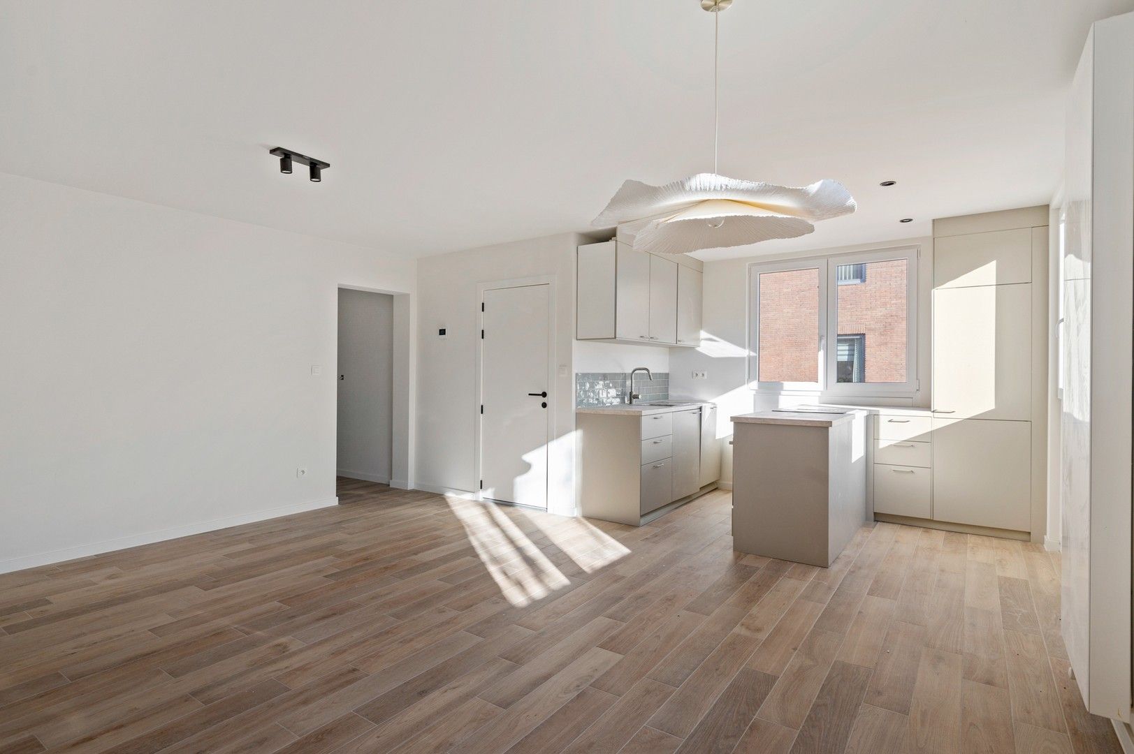 Modern en lichtrijk appartement op toplocatie in Brasschaat foto 5