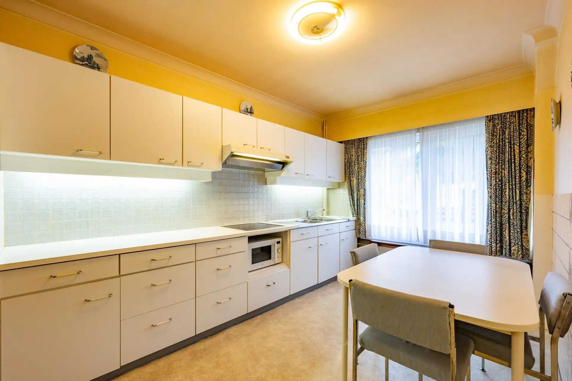 Zeer ruim appartement met drie slaapkamers en twee badkamers foto 6