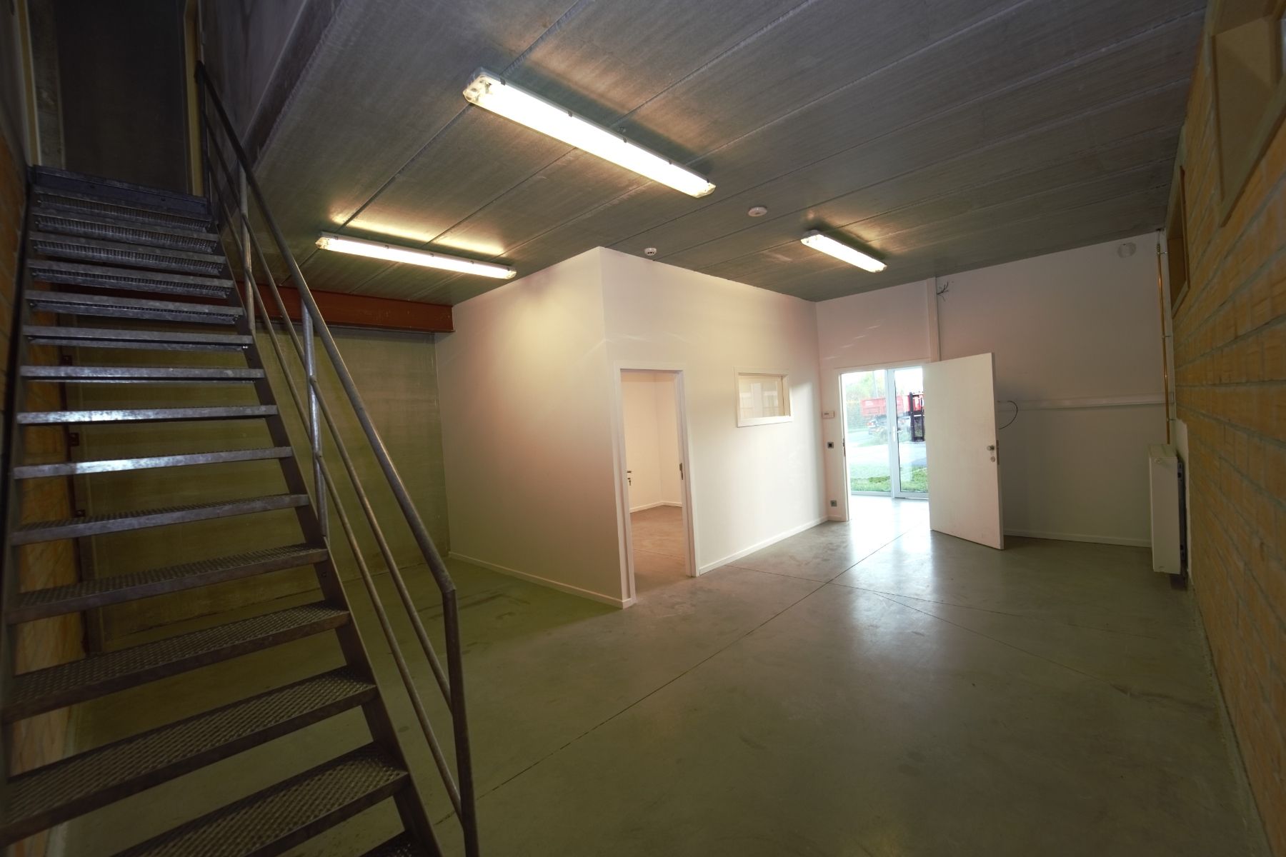 Opslagruimte/ Kantoorruimte te huur van 180m² foto 6