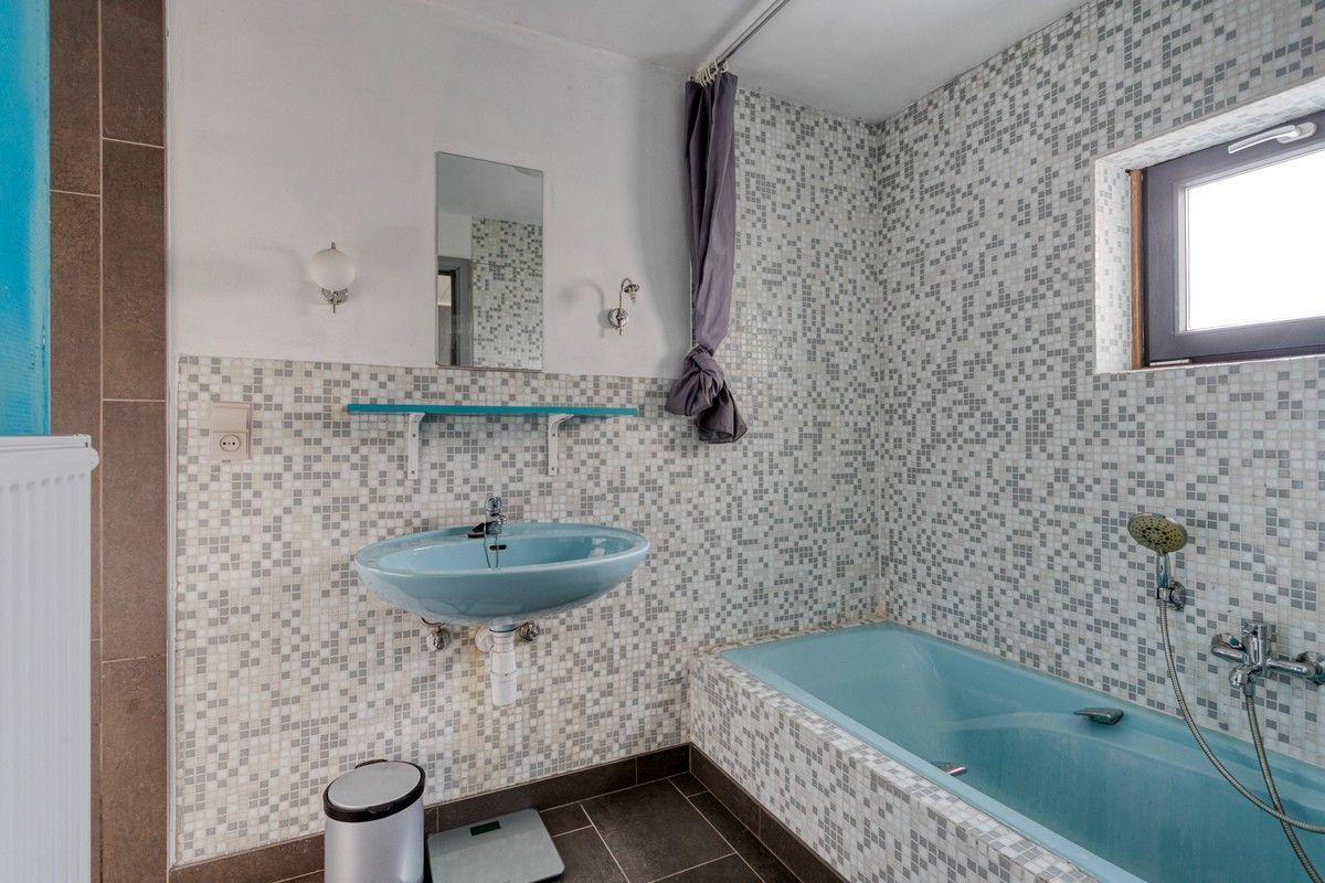 Ruime instapklare hoeve met diverse bijgebouwen foto 9