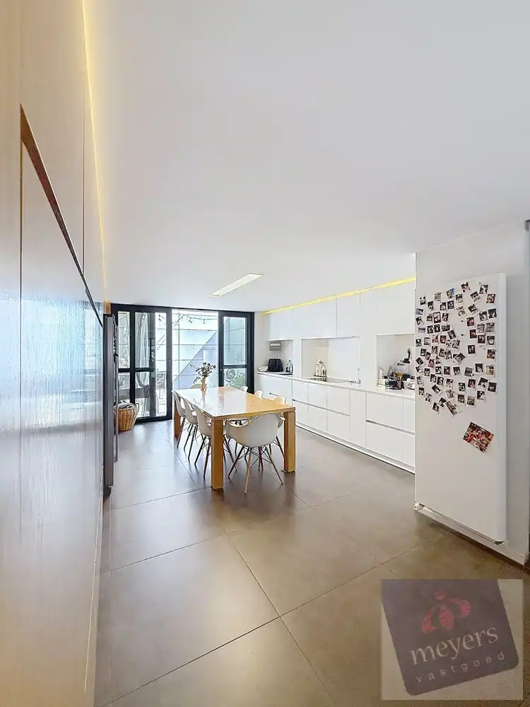 Handelspand met ruim triplex-appartement in hartje Hasselt foto 11