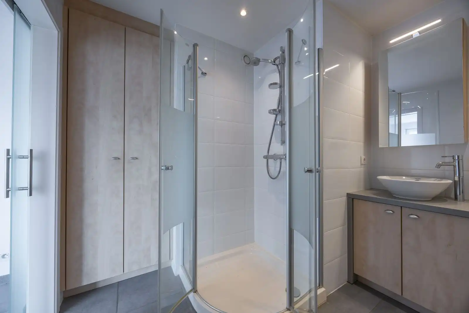 Ruim en instapklaar 3-slaapkamerappartement in hartje Oostende foto 12