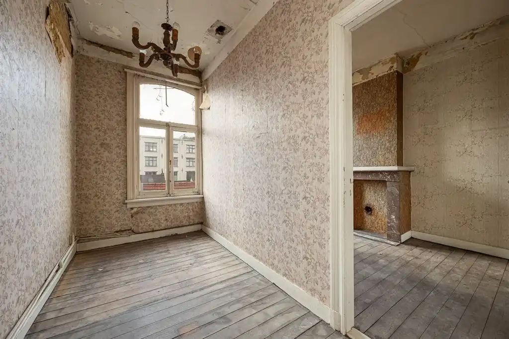 Verrassend ruime te renoveren woning met zonnige tuin foto 18