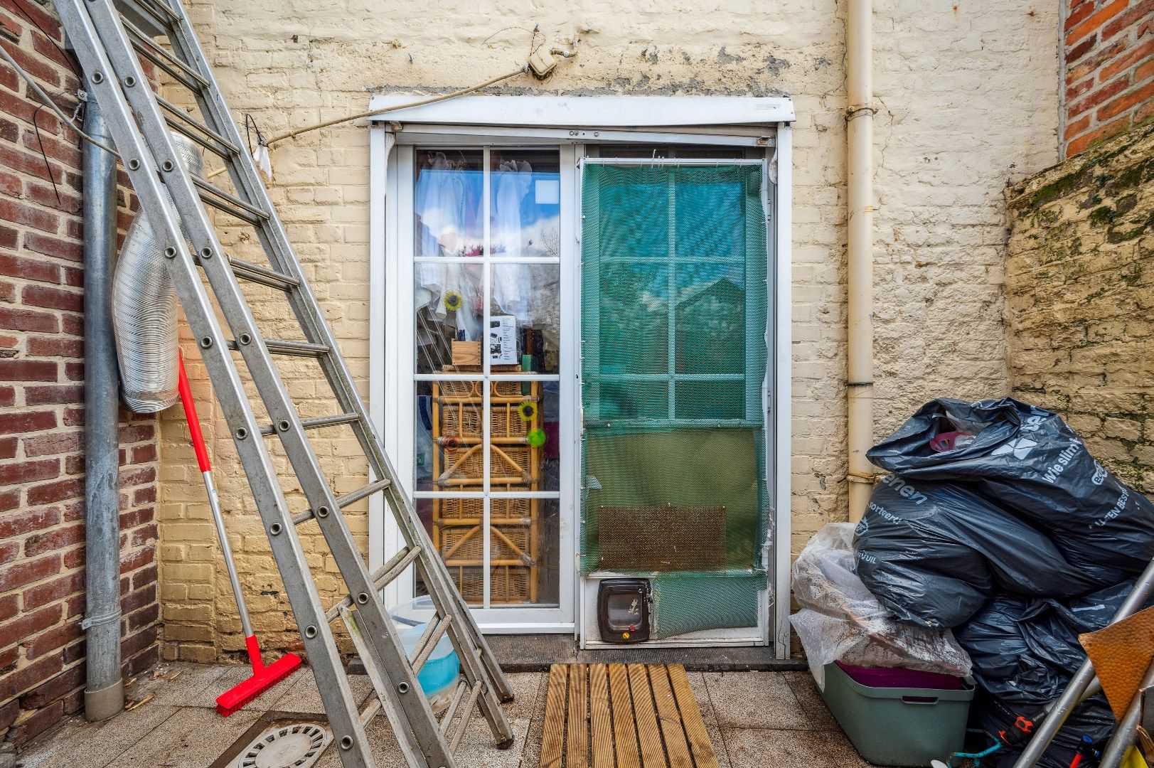 Zeer gunstig gelegen handelspand met woonst en tuin foto 19