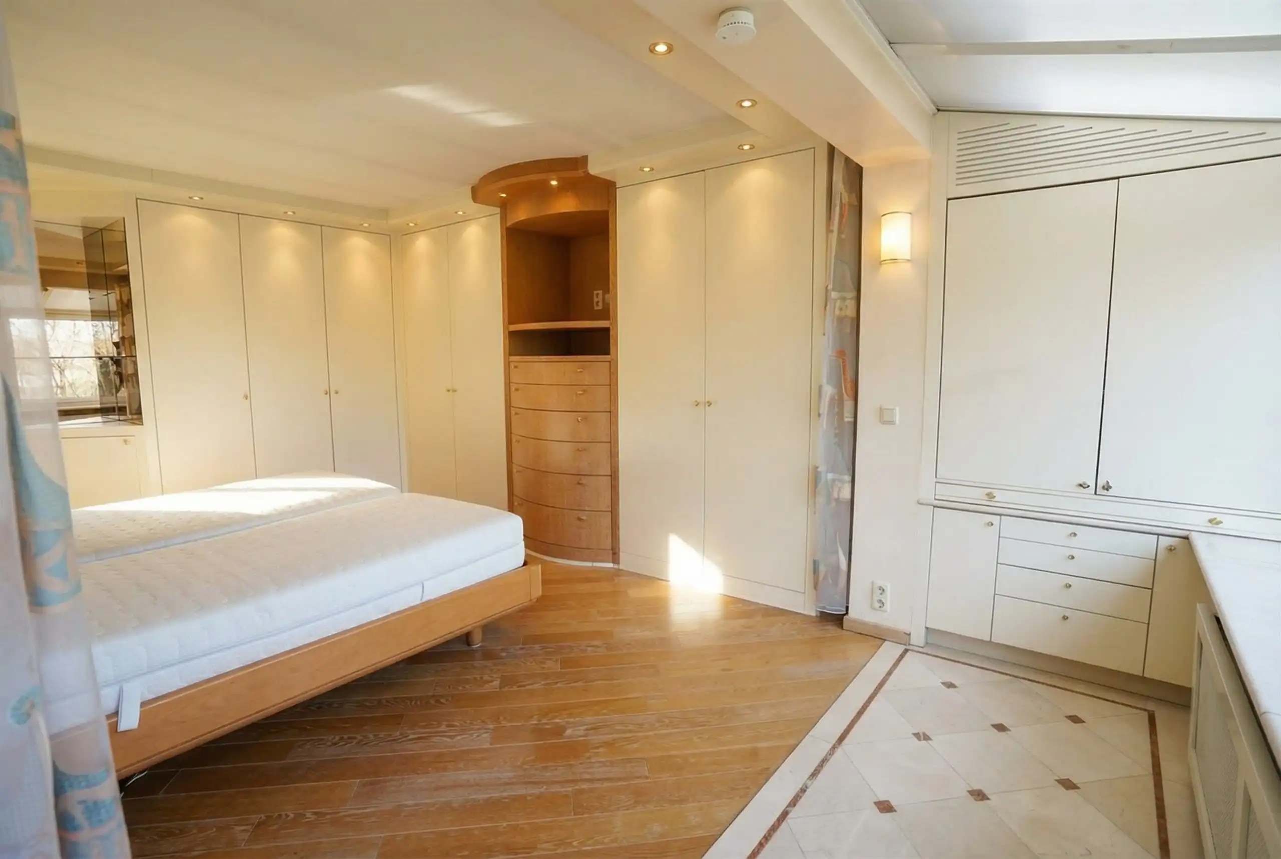 Elegant dakappartement met groot terras en garage! foto 13