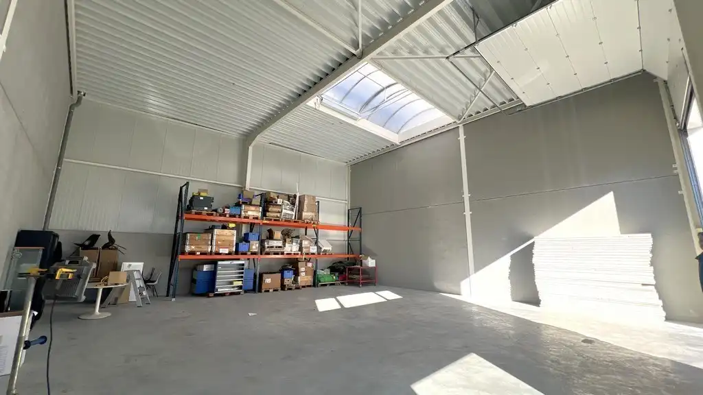 Nieuwbouw magazijn te koop vlakbij R4 in Evergem foto 4