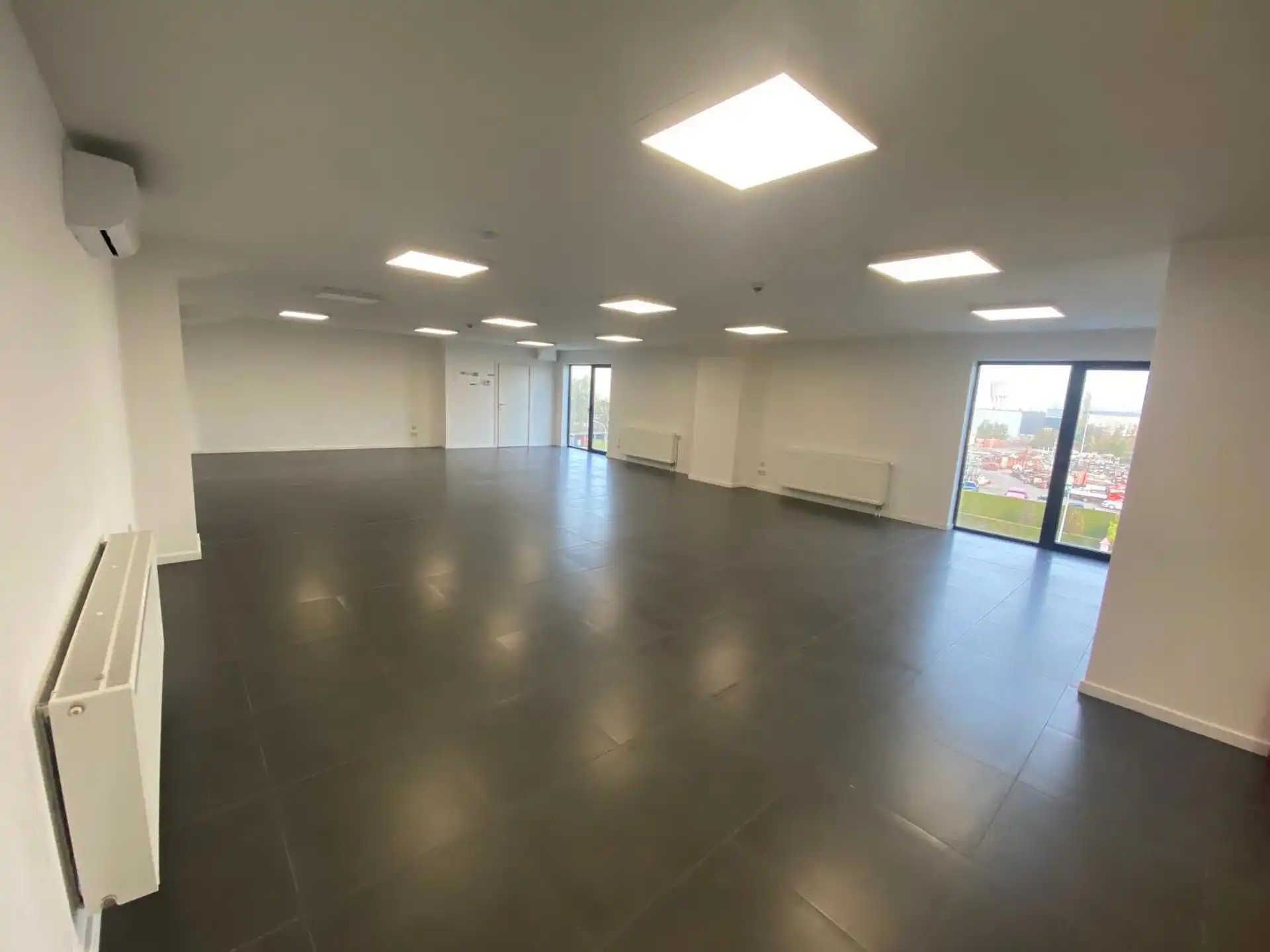 Hoogwaardig Gerenoveerde Kantoorruimte Te Huur in Temse foto 8