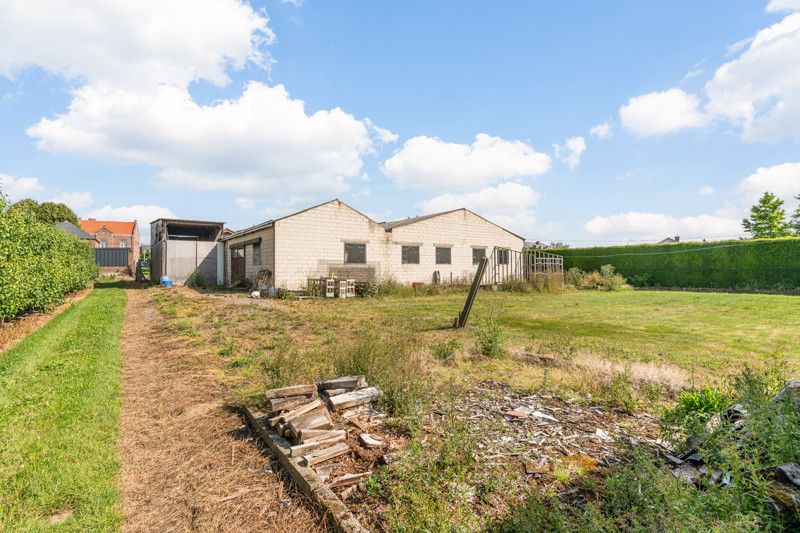 Gelijkvloerse woning met grote loods achteraan op 25are foto 36
