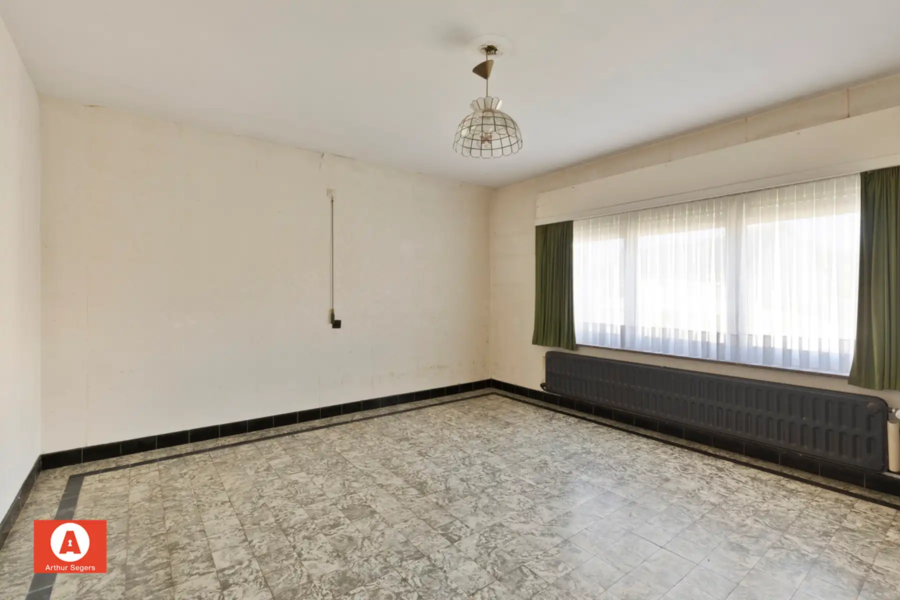 Te renoveren open bebouwing met 4 slaapkamers op toplocatie foto 17
