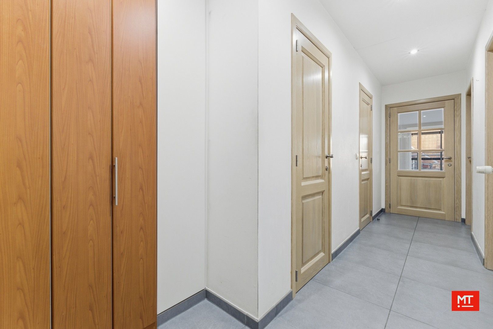 Instapklaar 2-slaapkamerappartement met groot terras en garage in het centrum van Zonnebeke foto 9