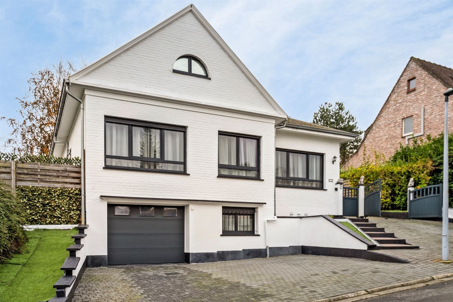 Gerenoveerde klassieke villa in rustige wijk Ten Trappen foto 2