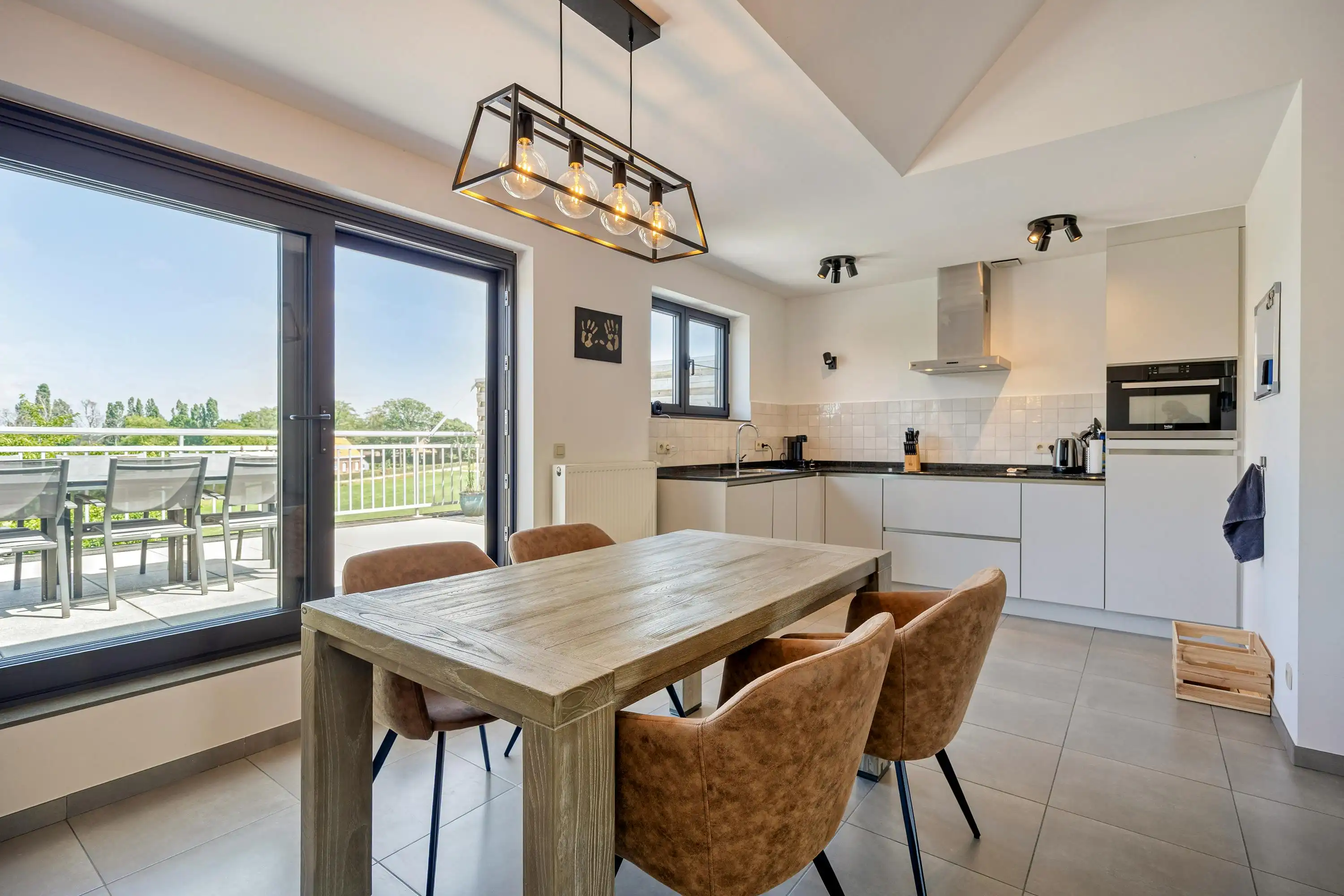 Instapklaar appartement  met ruim terras te koop in Brecht! foto 5