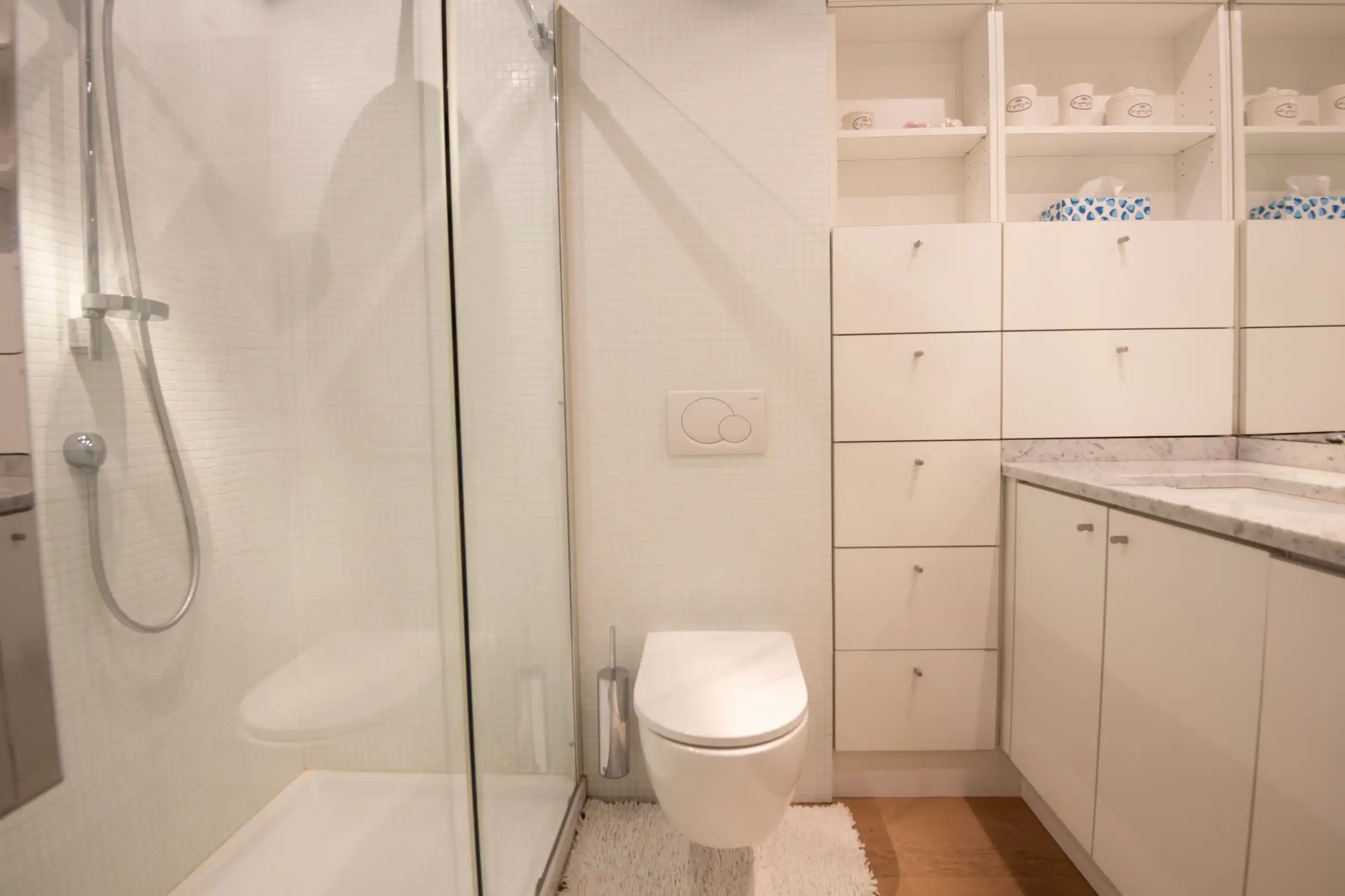 Mooi afgewerkt, gemeubeld zuidgericht app. met open zicht gelegen op de Kustlaan aan het Driehoeksplein incl. ruime box in het Yzerpark.  foto 12