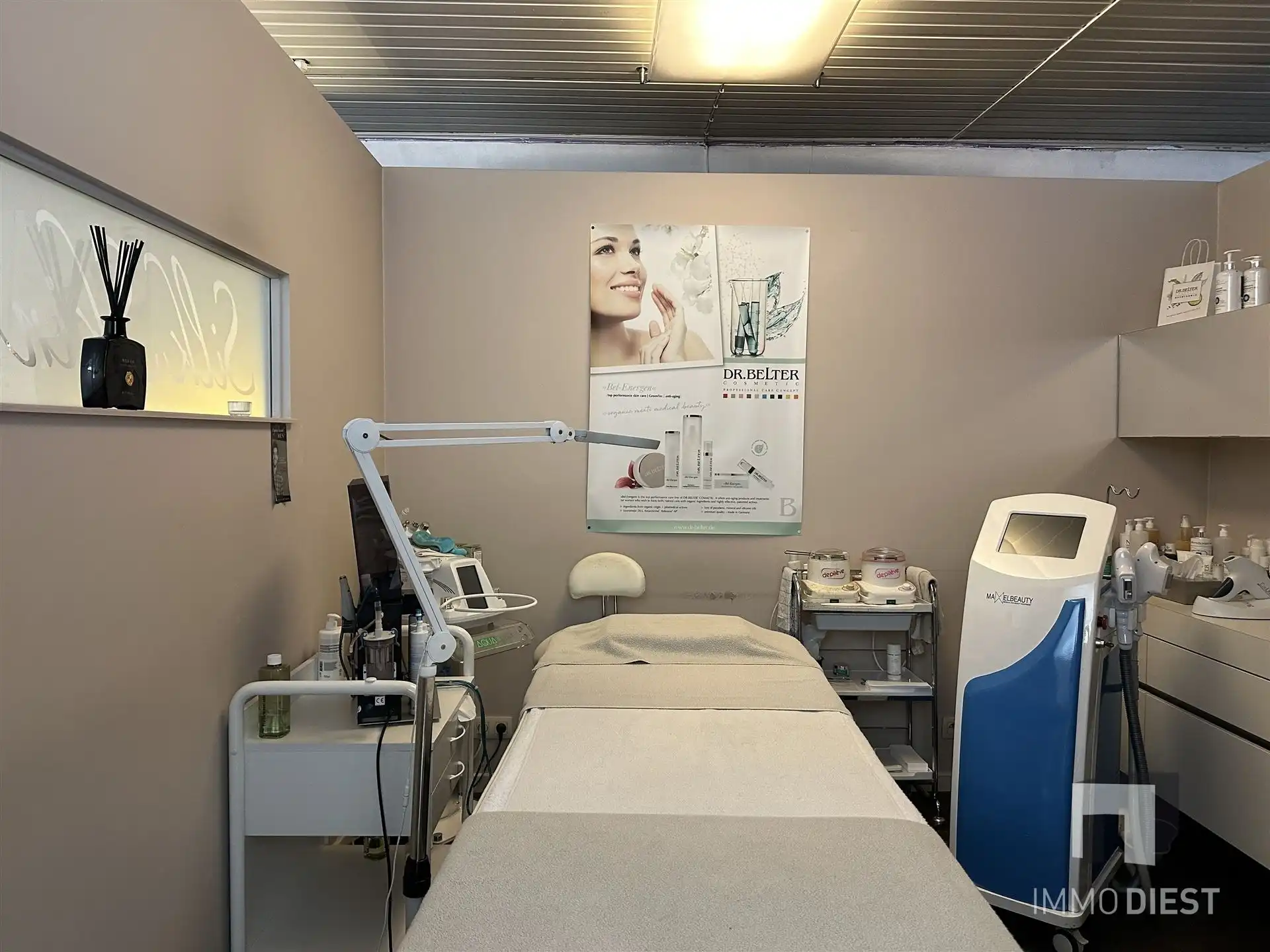 Handelshuis of woning met parking/tuin achteraan foto 9