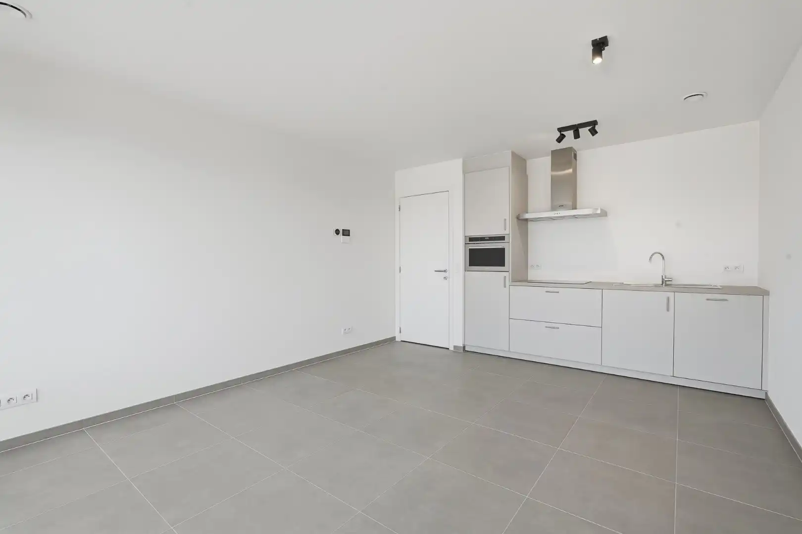 Nieuwbouwappartement met 1 slaapkamer en bovengrondse staanplaats te huur in Oudenburg! foto 2