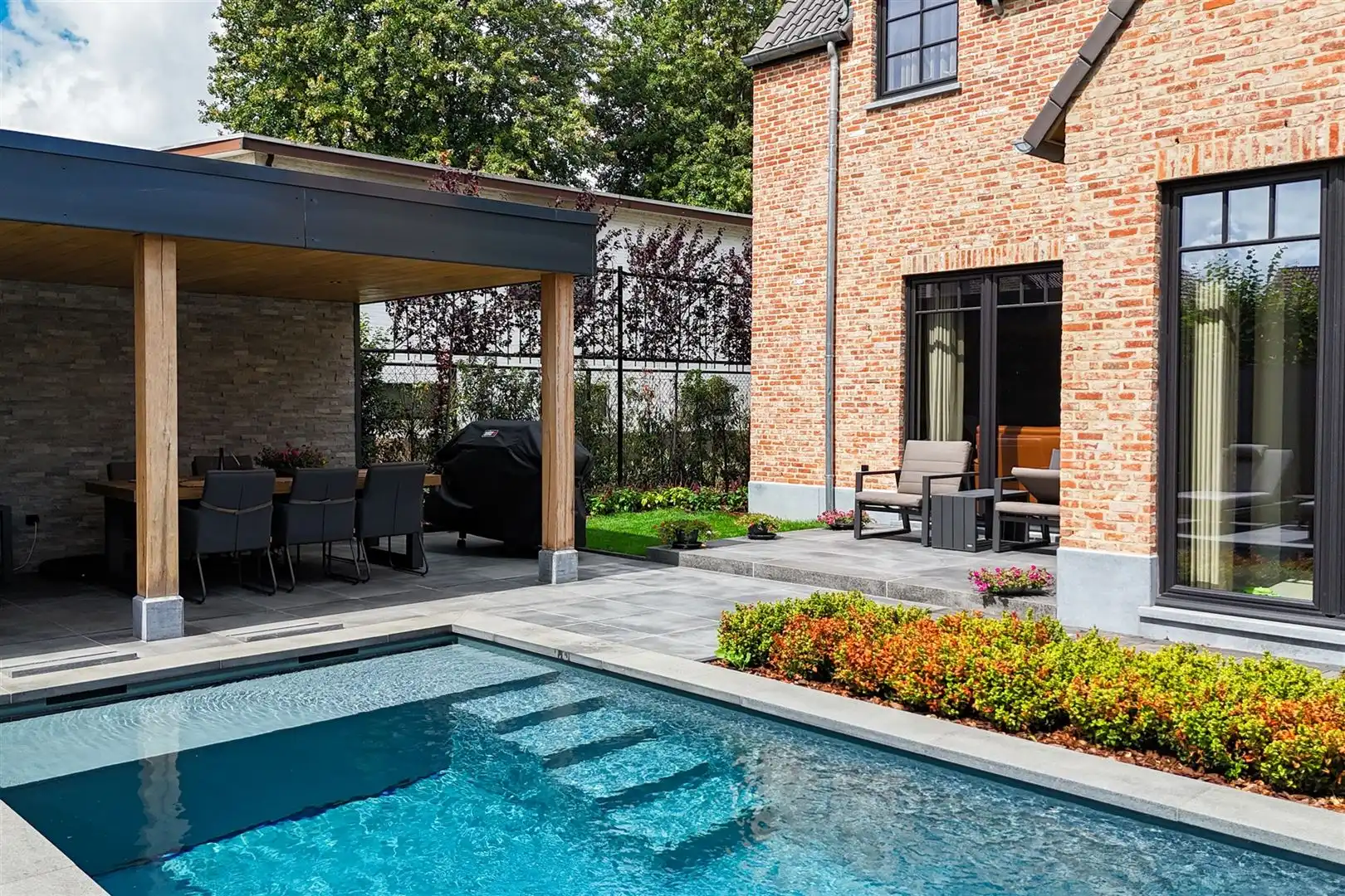 Prachtige woning met tuin en zwembad. foto 17