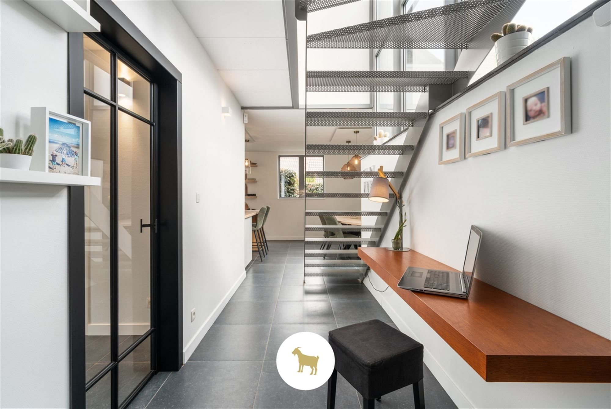 Instapklare lichtrijke OPEN BEBOUWING met 3 (mogelijkheid tot 4) SLAAPKAMERS, stijlvol overdekt TERRAS en gezellige (BINNEN)TUIN op een PERCEEL van ca. 435 m² foto 5