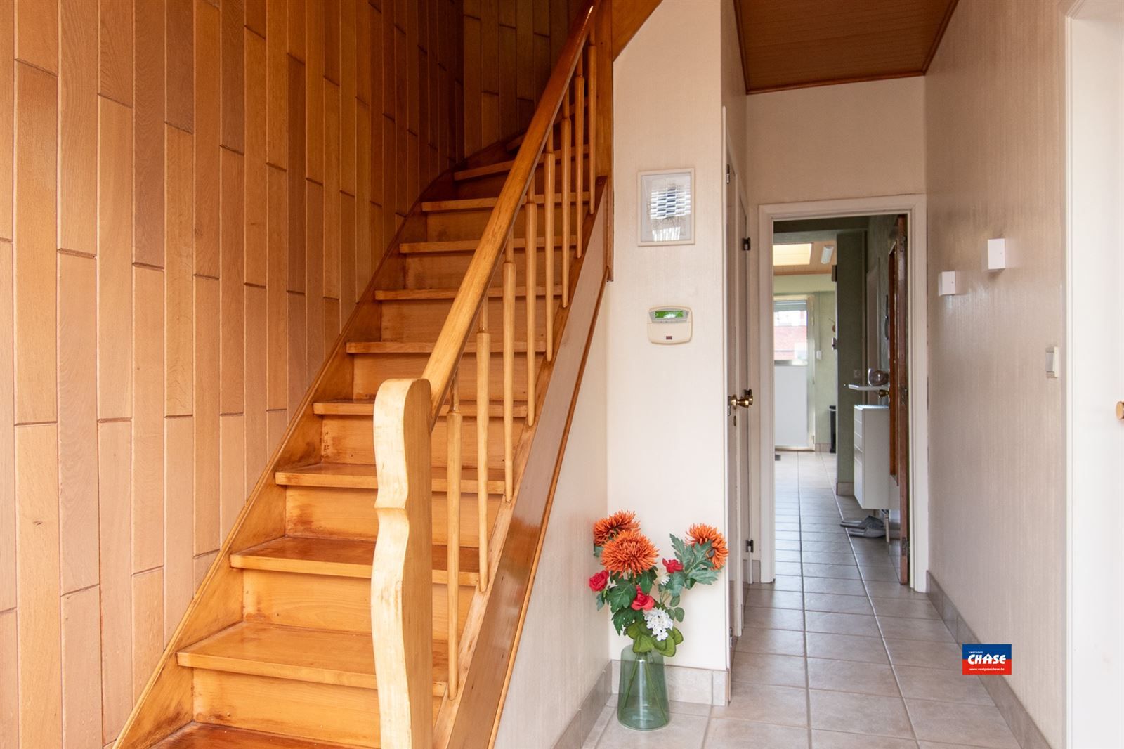 Instapklare gezinswoning met 3 tot 5 slaapkamers,tuin en garagebox foto 14