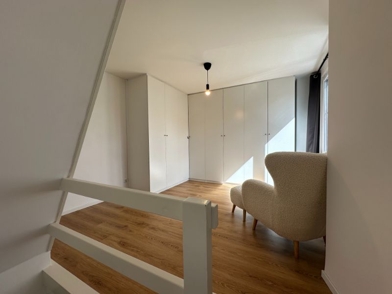 Recent gerenoveerde woning met ruime garage foto 11