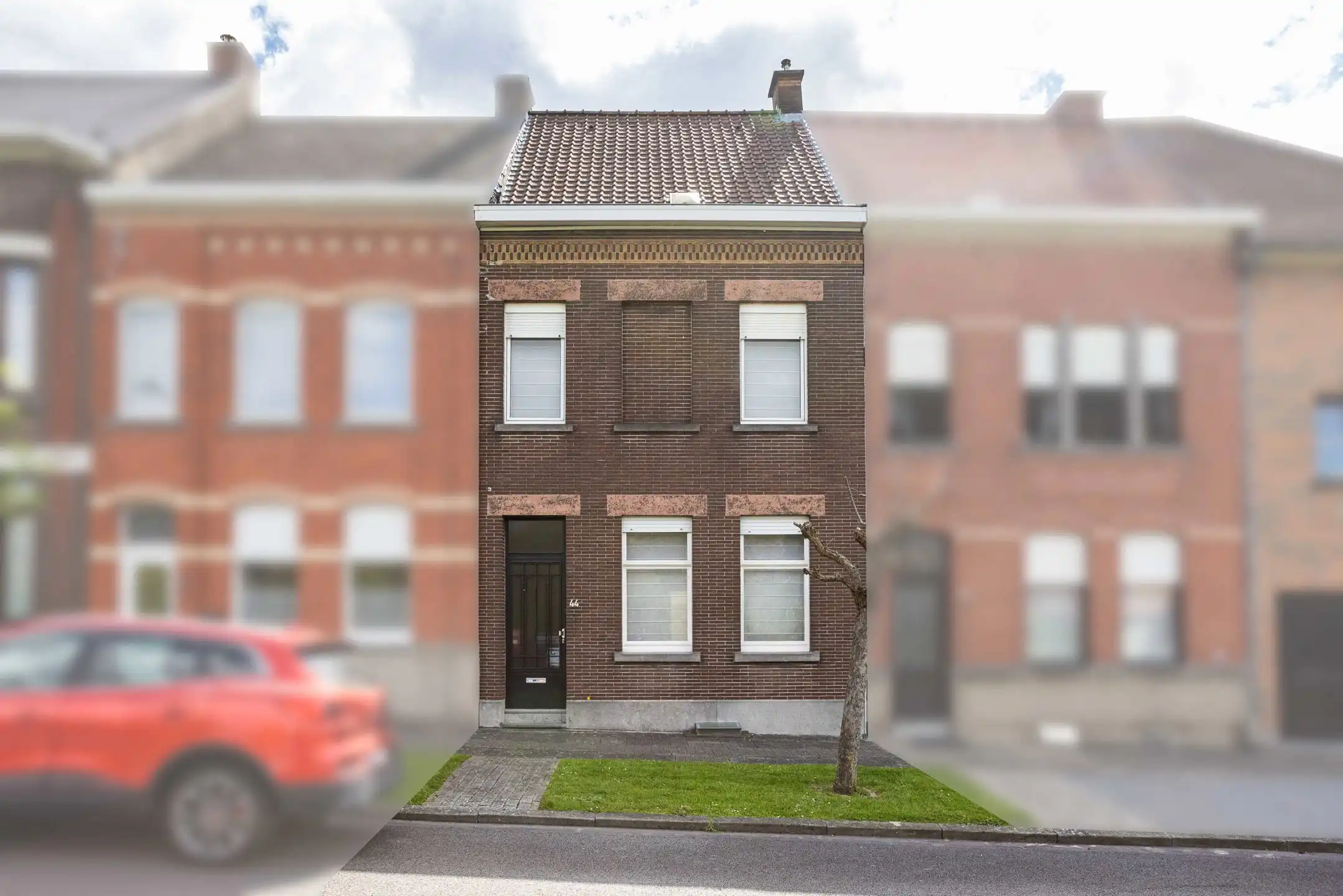 Deels te renoveren rijwoning in een rustige buurt foto 2