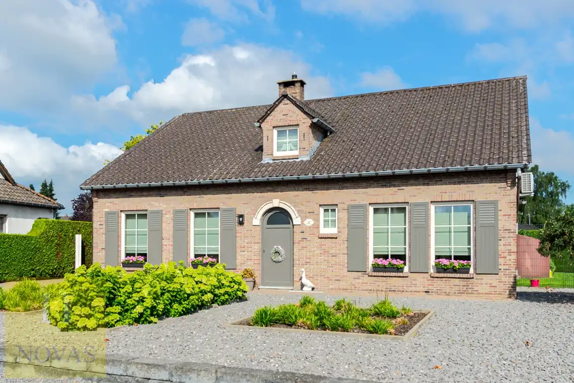 Op heel geliefde locatie, 3 - 4 slaapkamers, zonnepanelen, perceel 10are50ca foto 2
