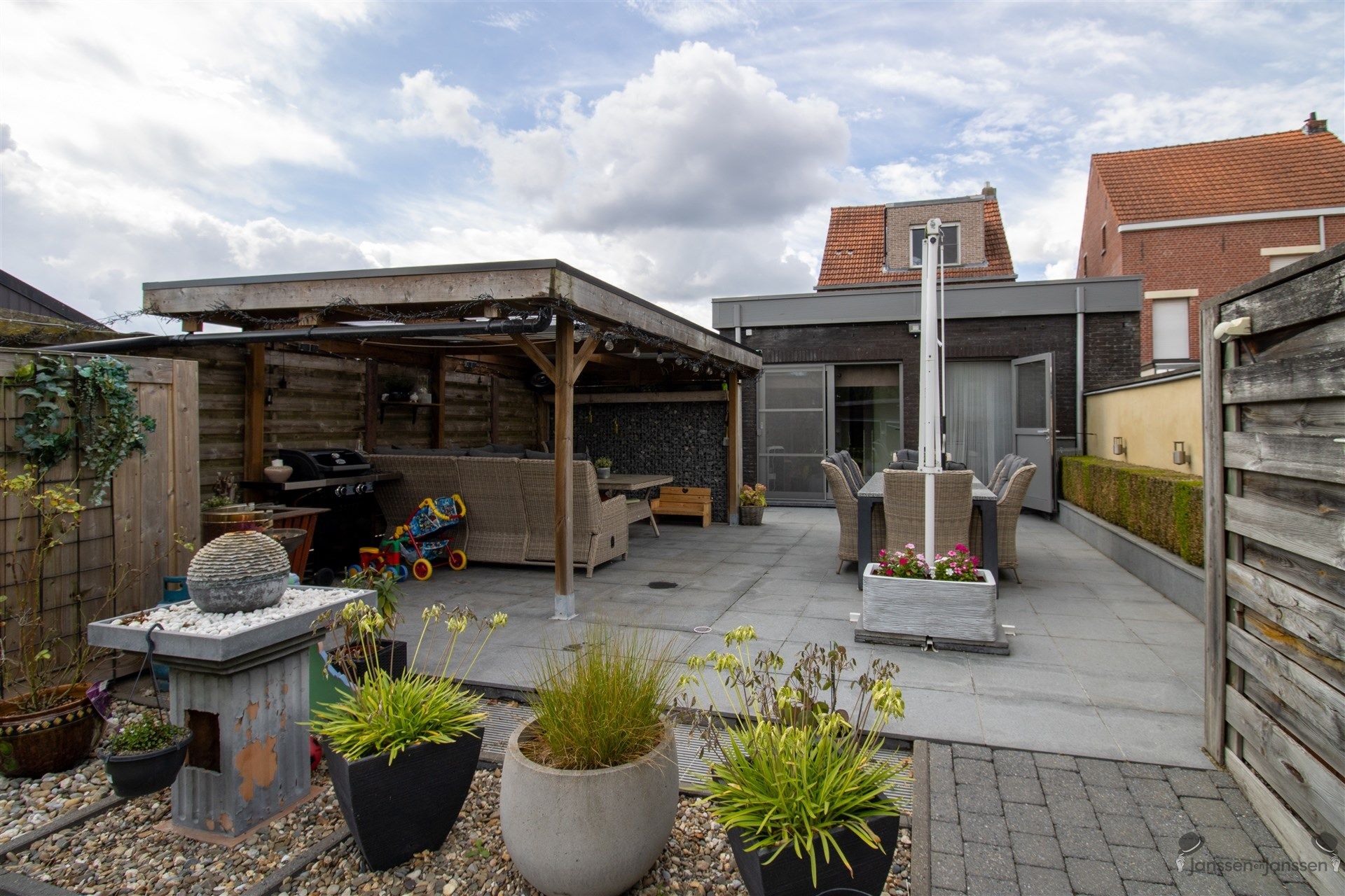 Rustig gelegen halfopen bebouwing op 510 m² foto 2