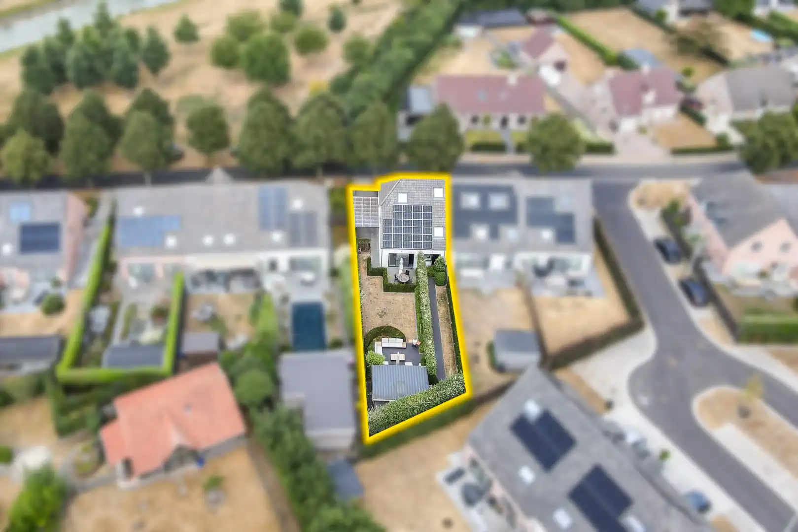 Moderne halfopen bebouwing met zonnige tuin en hoogwaardige afwerking foto 29
