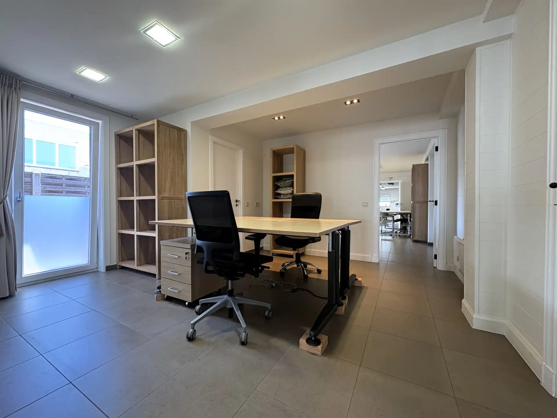 Ruime en veelzijdige handelsruimte met sterke zichtbaarheid in regio Waregem foto 10