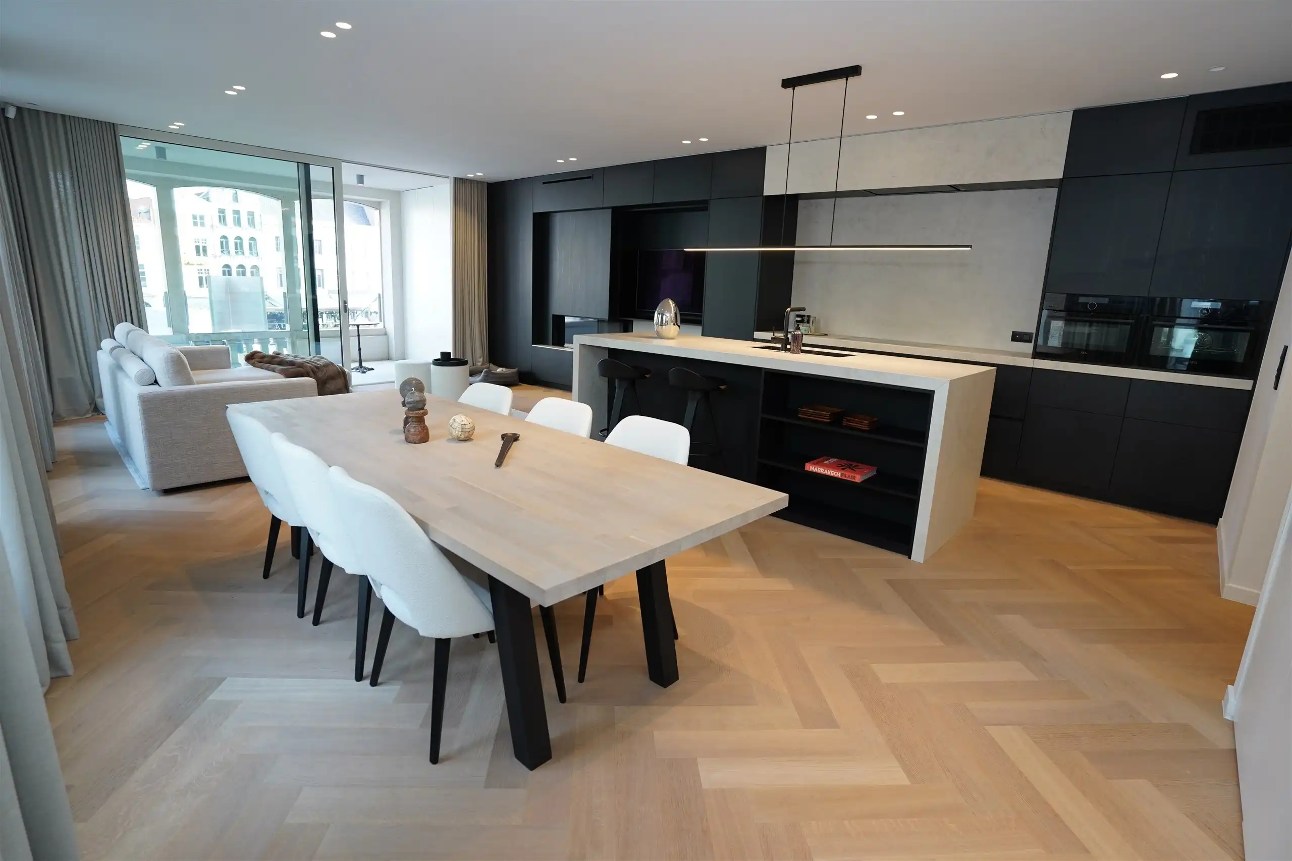 High-end  appartement met frontaal zicht op de Grote Markt met garage en extra staanplaats ! foto 4