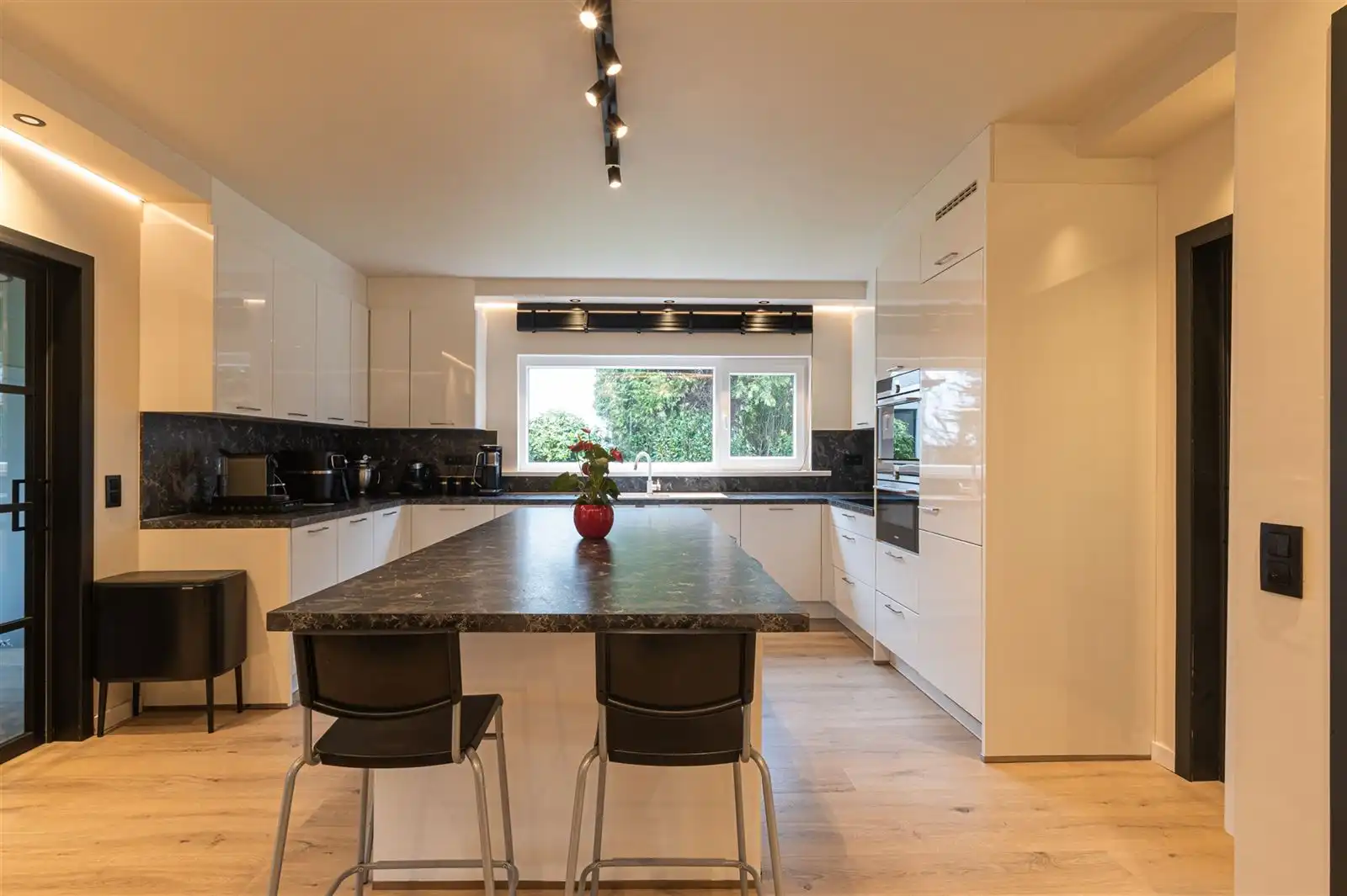 Luxueus afgewerkte villa met 5 slaapkamers in Leerne! foto 7