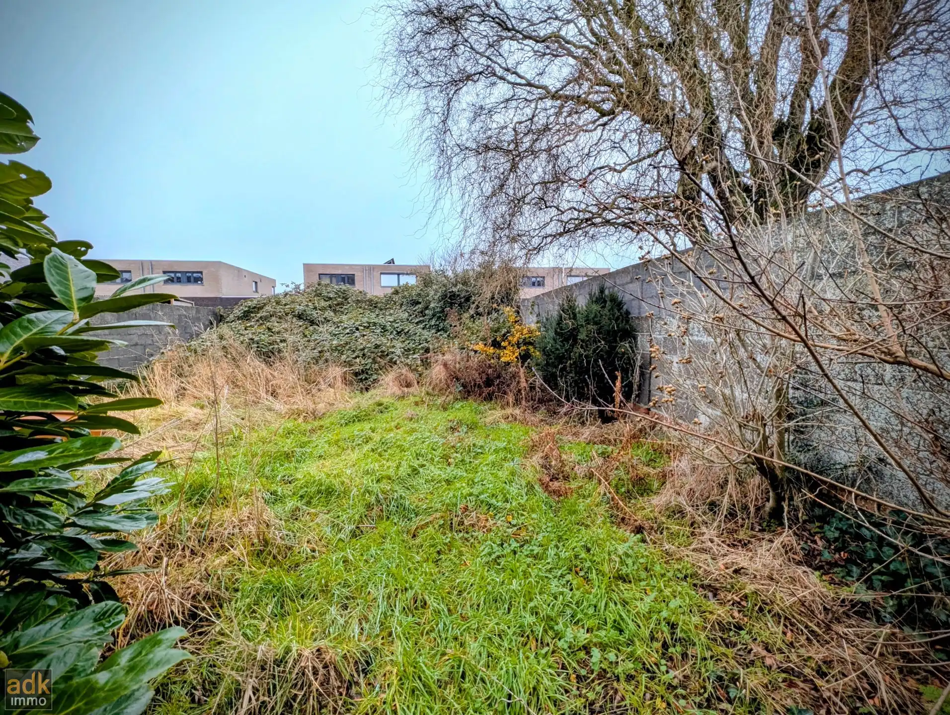 Ruime te renoveren woning met 4 slaapkamers, tuin en garage in Adinkerke te koop. foto 18