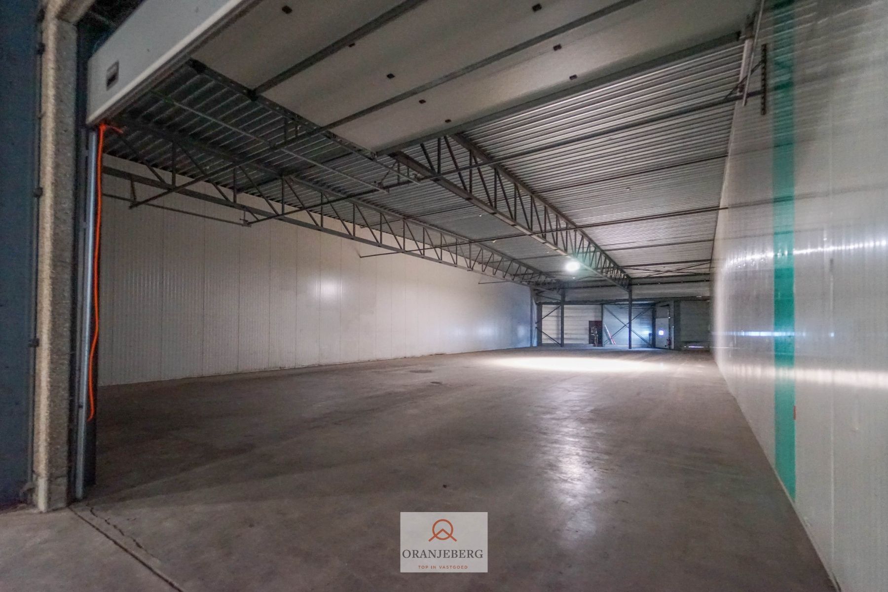 Groot magazijn (853m²) Te Huur met hoge bereikbaarheid vlakbij R4 foto 6