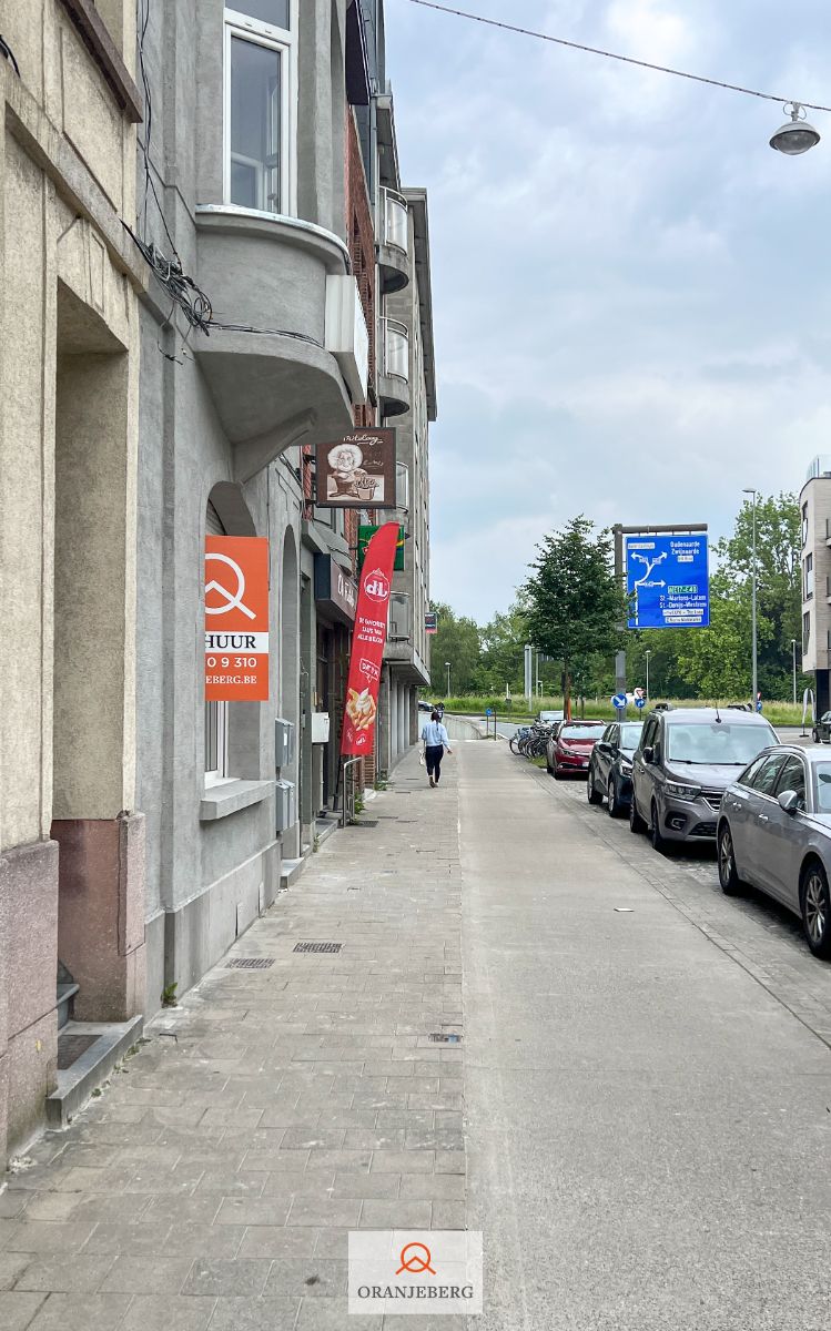 Gerenoveerd gelijkvloerse commerciële ruimte vlakbij UZ foto {{pictureIndex}}