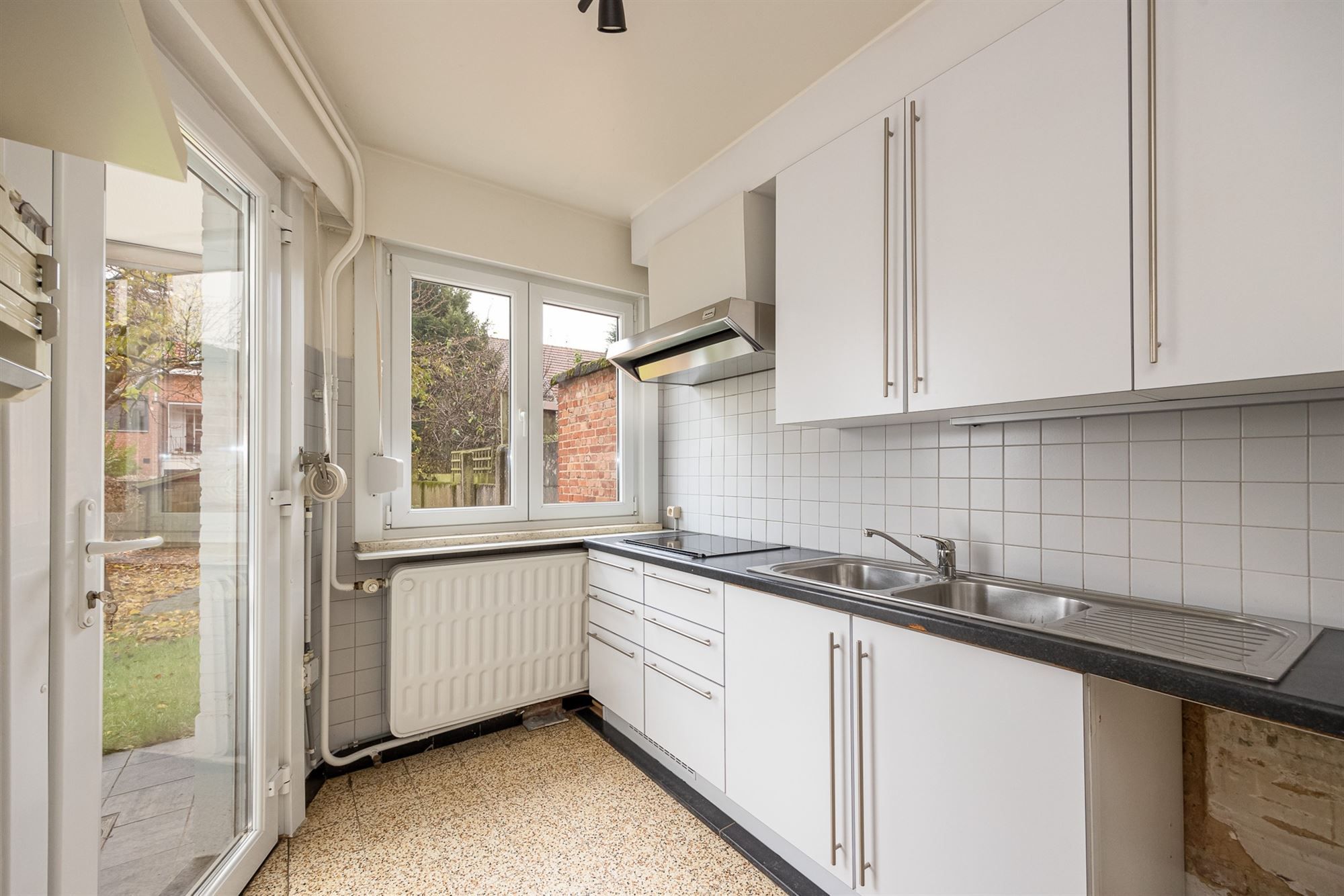 Op te frissen woning met 4-6 slpkmrs en Z-tuin foto 7